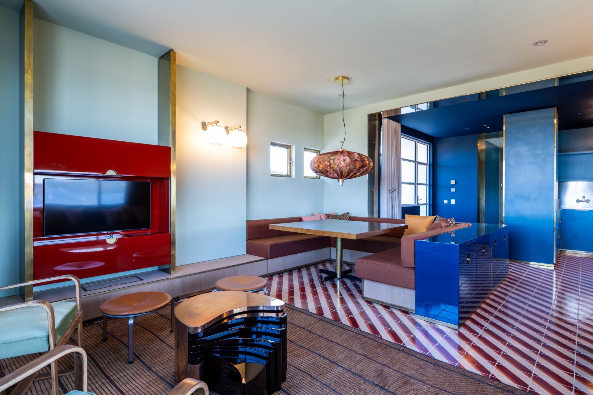 luxury apartment 4 Rooms for sale on ST TROPEZ (83990)