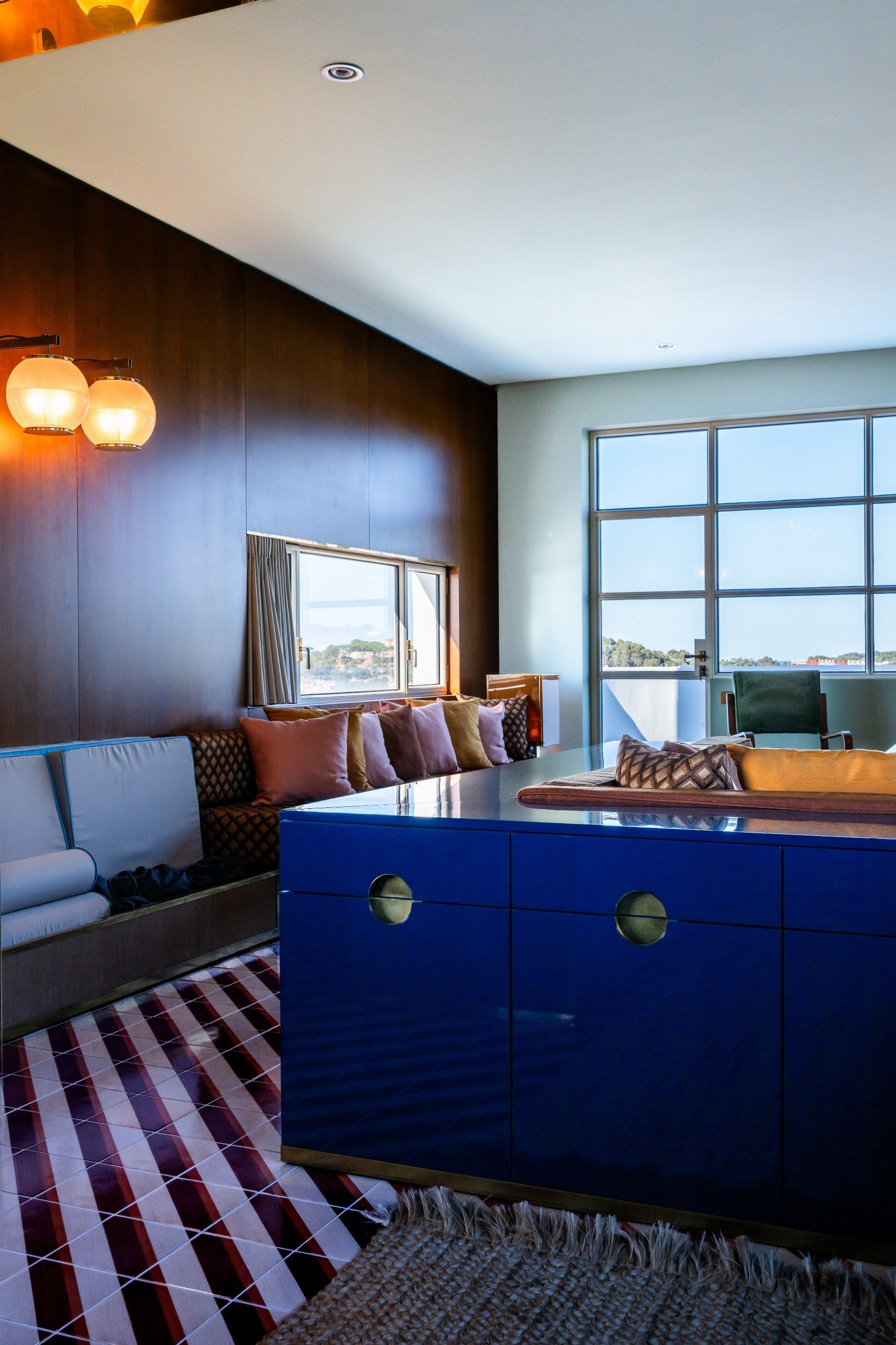 luxury apartment 4 Rooms for sale on ST TROPEZ (83990)