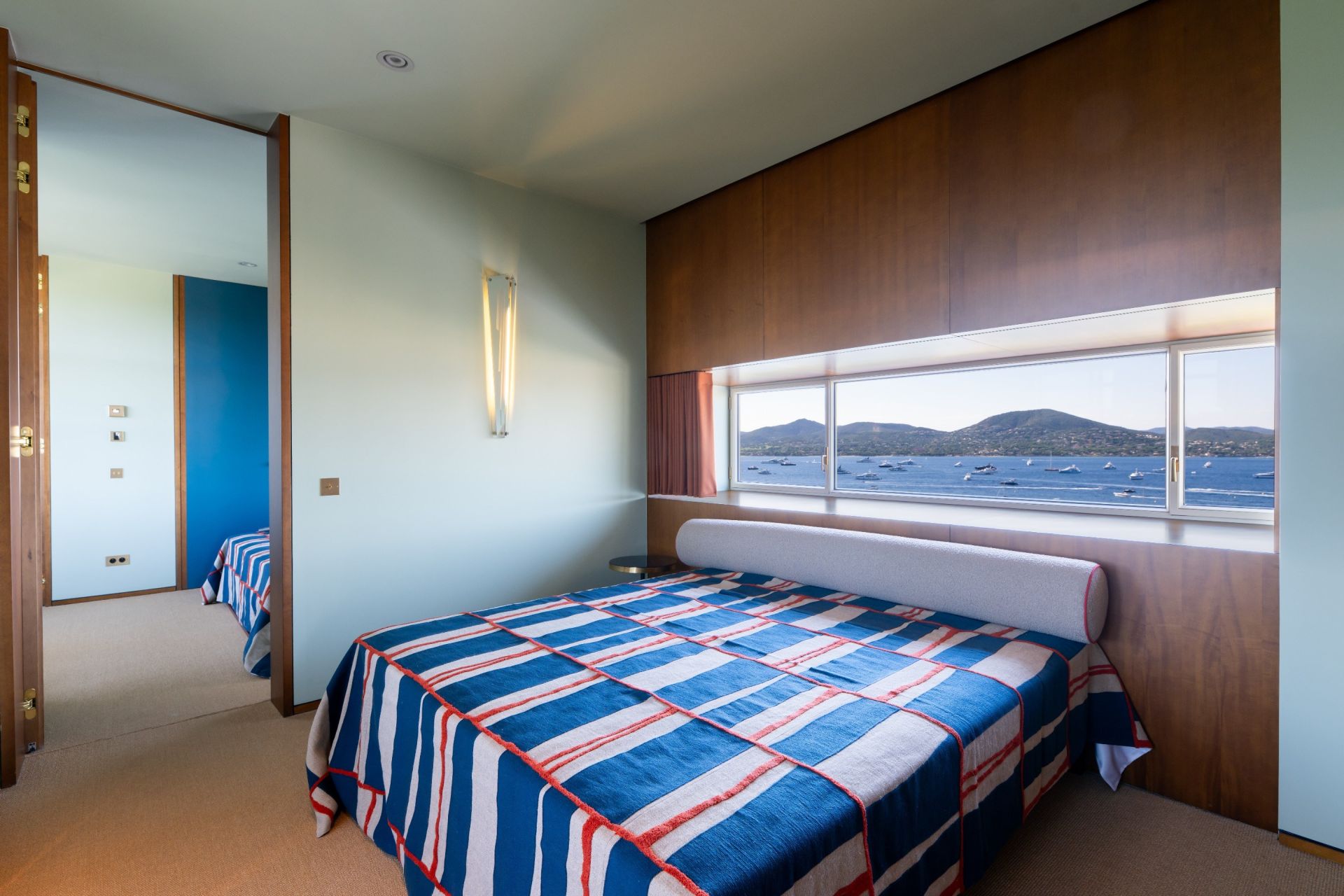 luxury apartment 4 Rooms for sale on ST TROPEZ (83990)