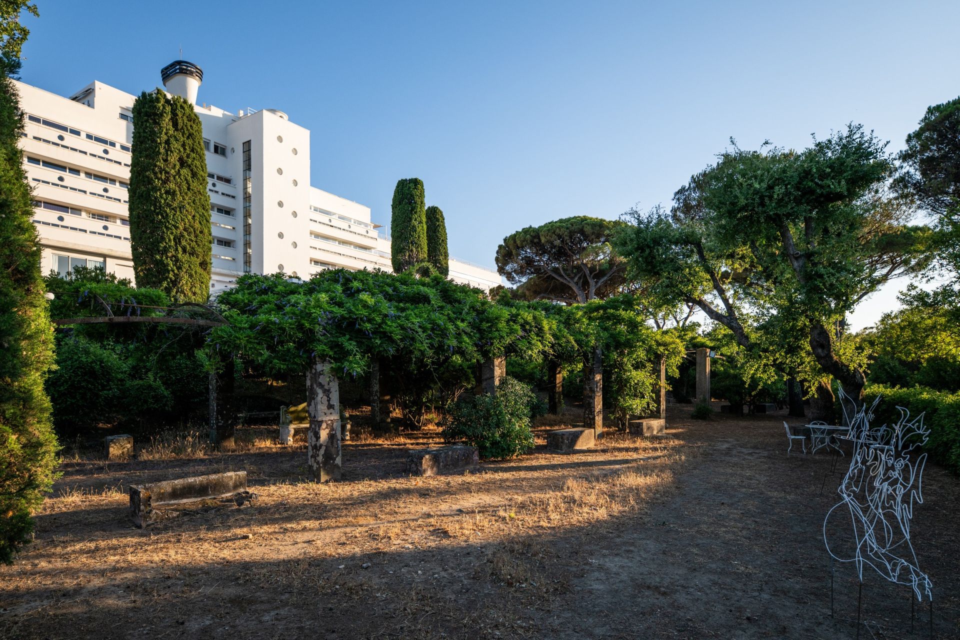 luxury apartment 4 Rooms for sale on ST TROPEZ (83990)