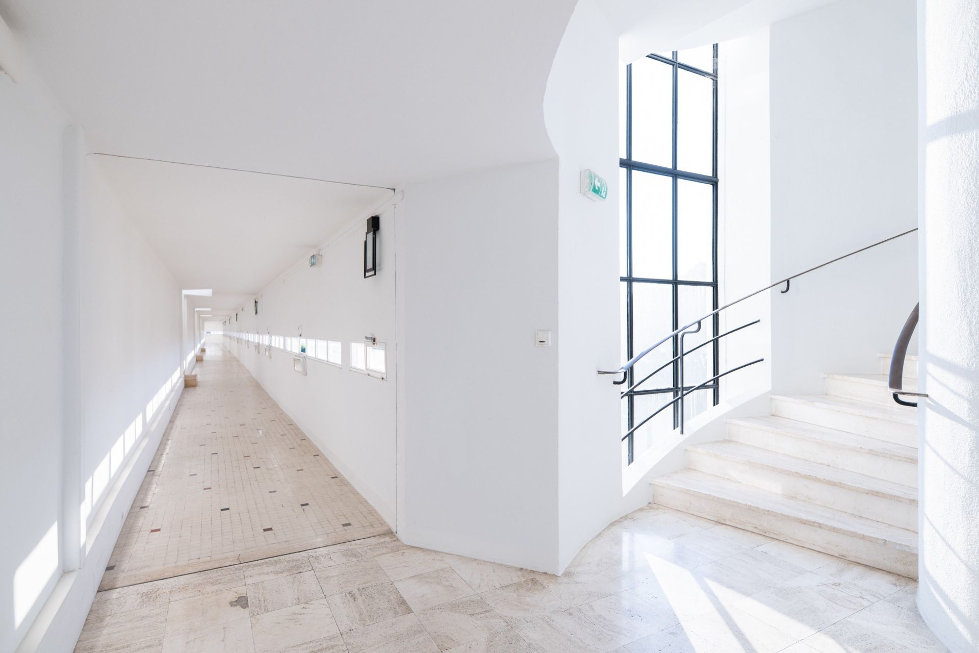 luxury apartment 4 Rooms for sale on ST TROPEZ (83990)