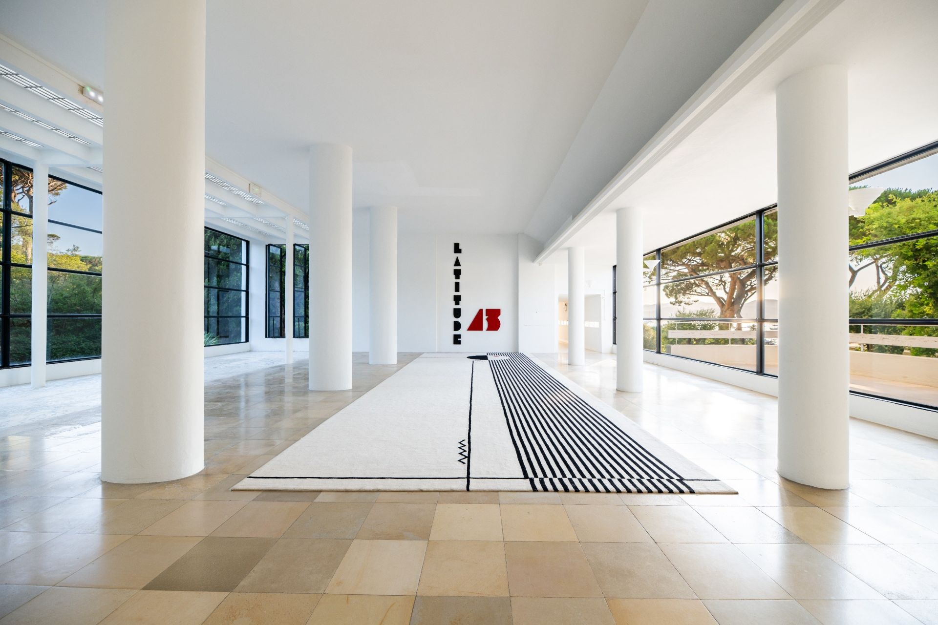 luxury apartment 4 Rooms for sale on ST TROPEZ (83990)