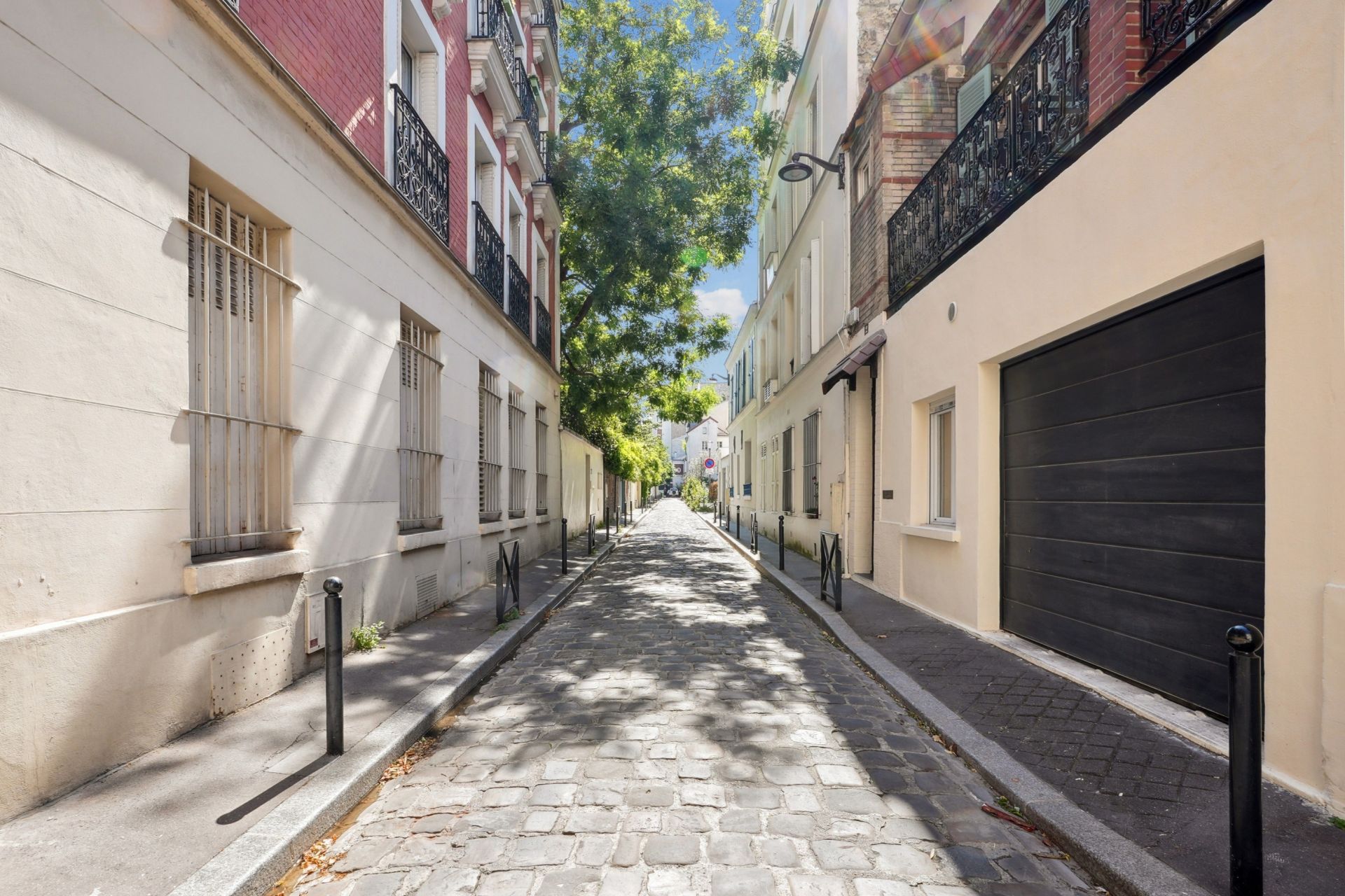 luxury house 4 Rooms for sale on PARIS (75014)