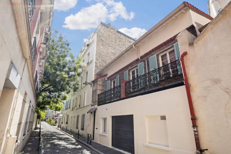 luxury house 4 Rooms for sale on PARIS (75014)