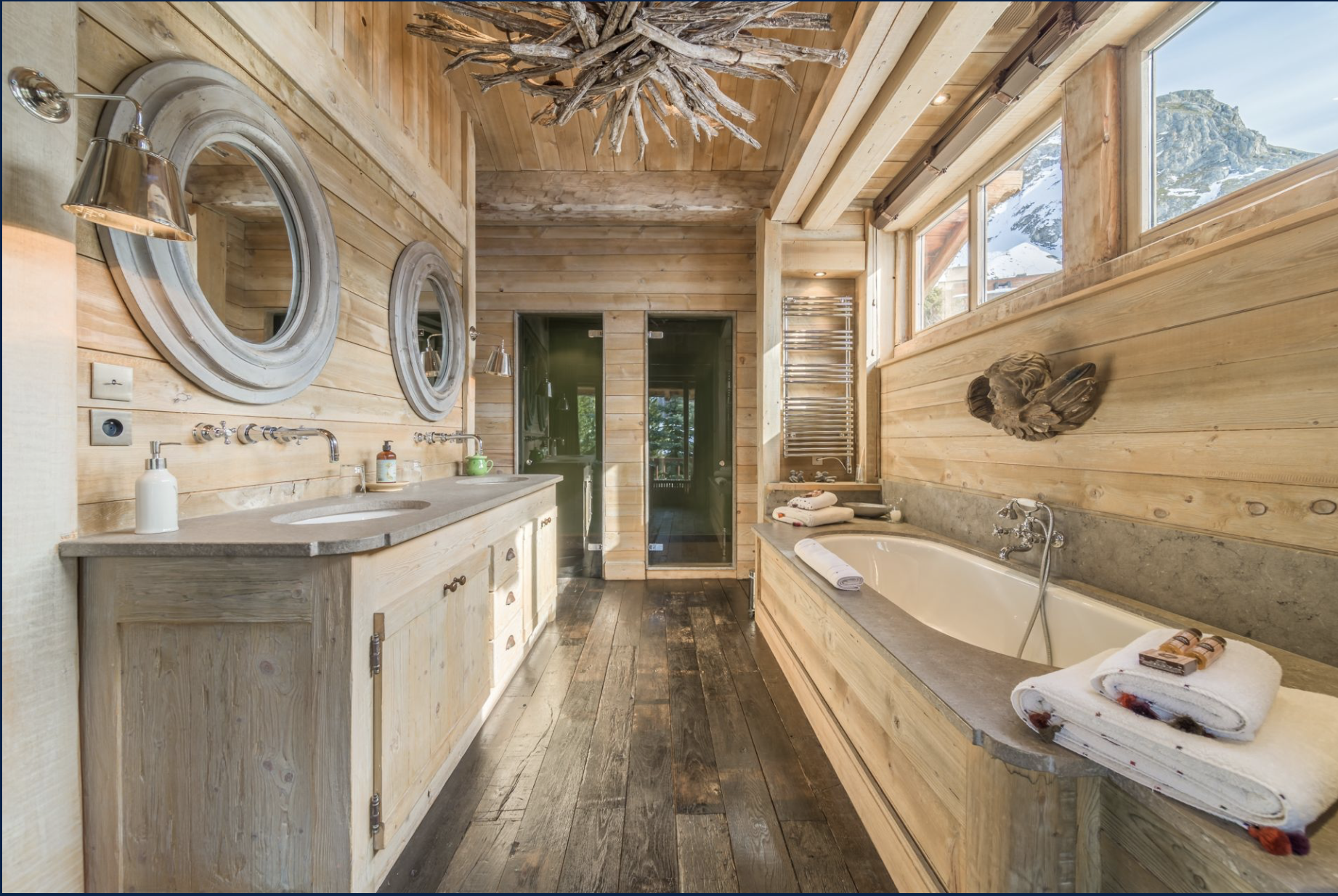 luxury chalet 10 Rooms for sale on VAL D ISERE (73150)