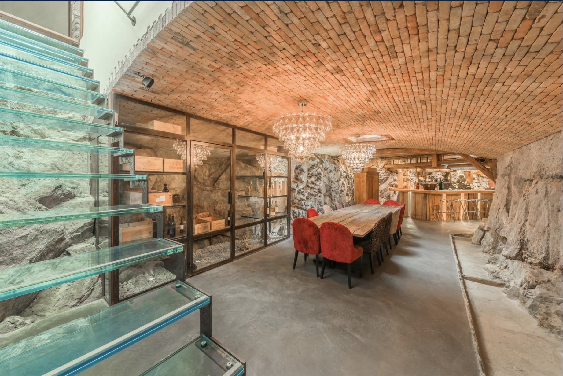 luxury chalet 10 Rooms for sale on VAL D ISERE (73150)