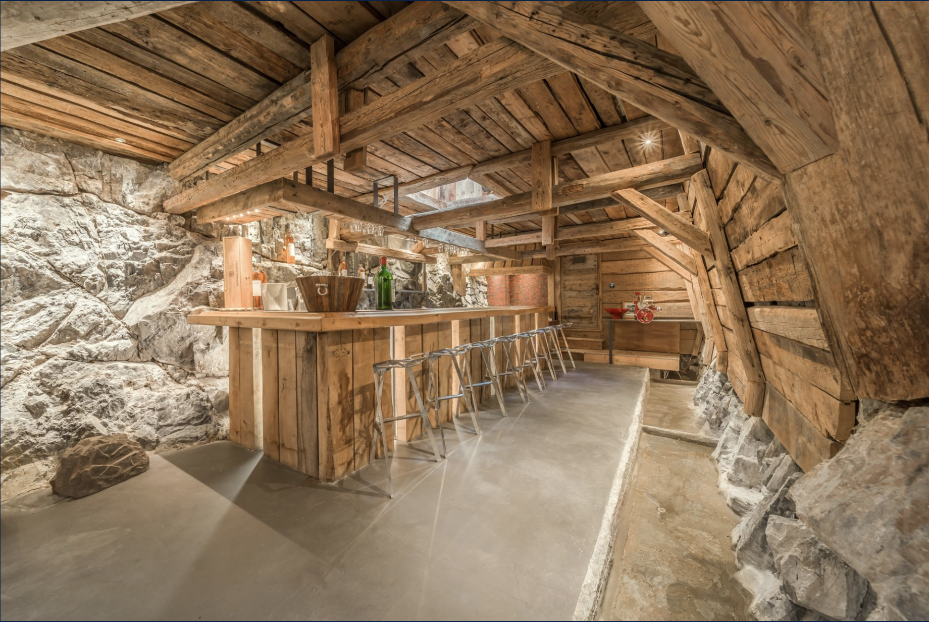luxury chalet 10 Rooms for sale on VAL D ISERE (73150)