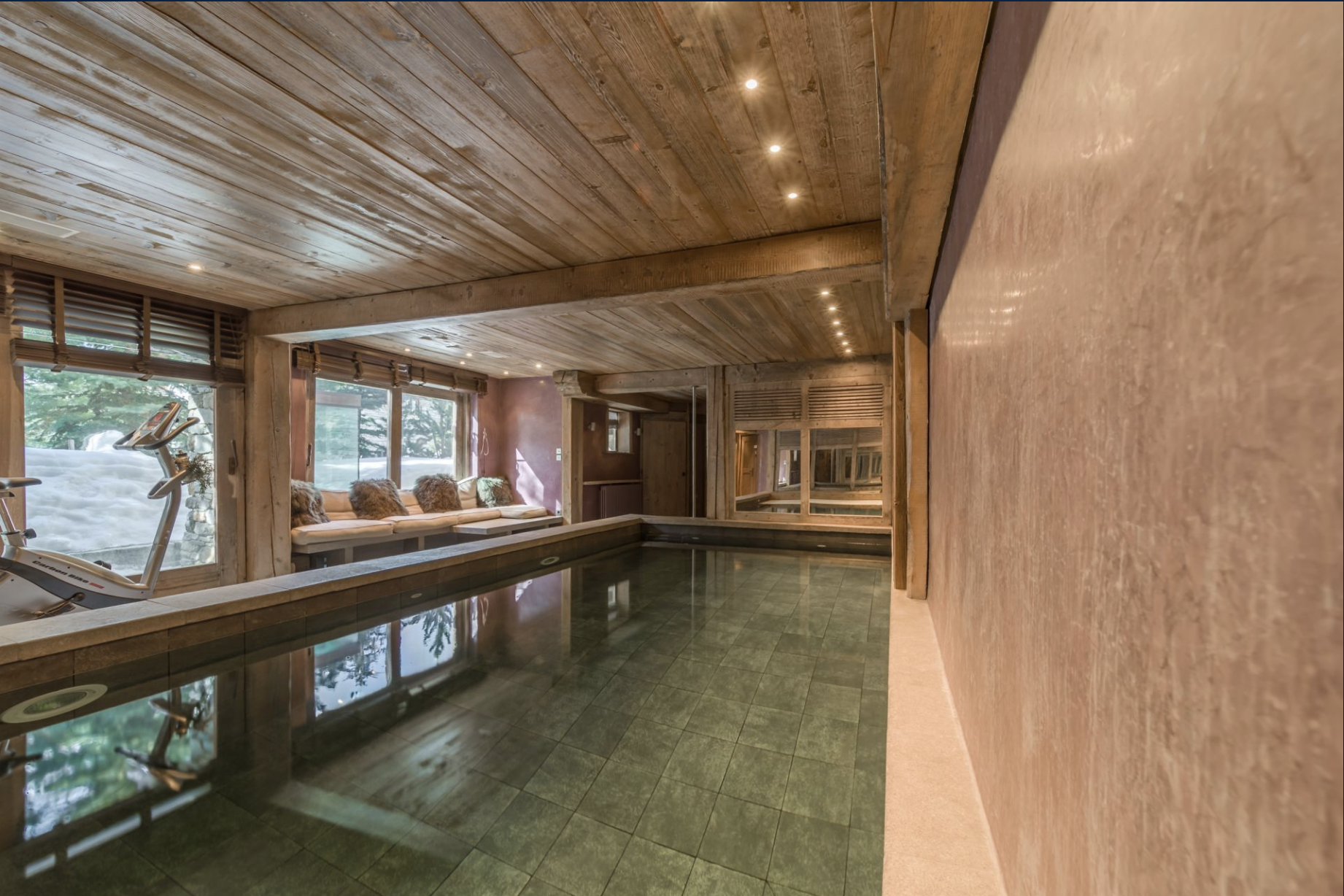 luxury chalet 10 Rooms for sale on VAL D ISERE (73150)