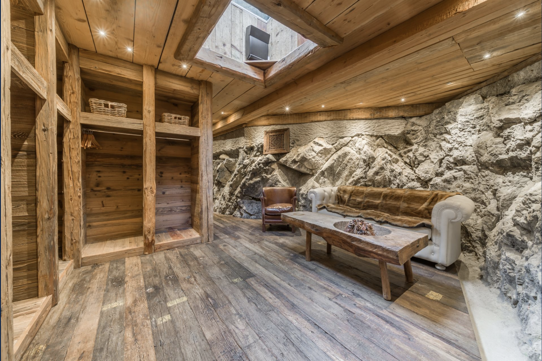 luxury chalet 10 Rooms for sale on VAL D ISERE (73150)