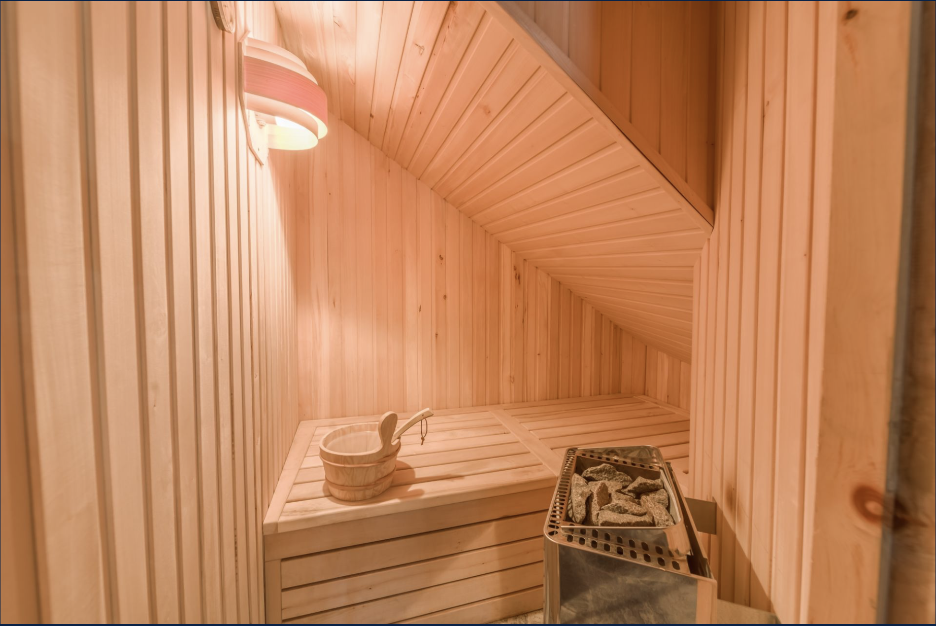 luxury chalet 10 Rooms for sale on VAL D ISERE (73150)