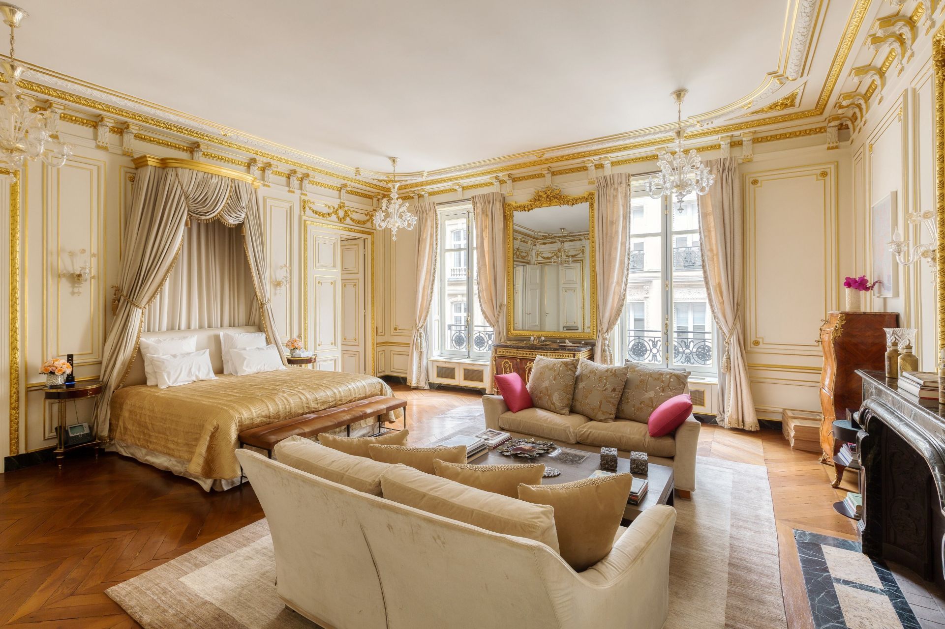 luxury apartment 7 Rooms for sale on PARIS (75008)