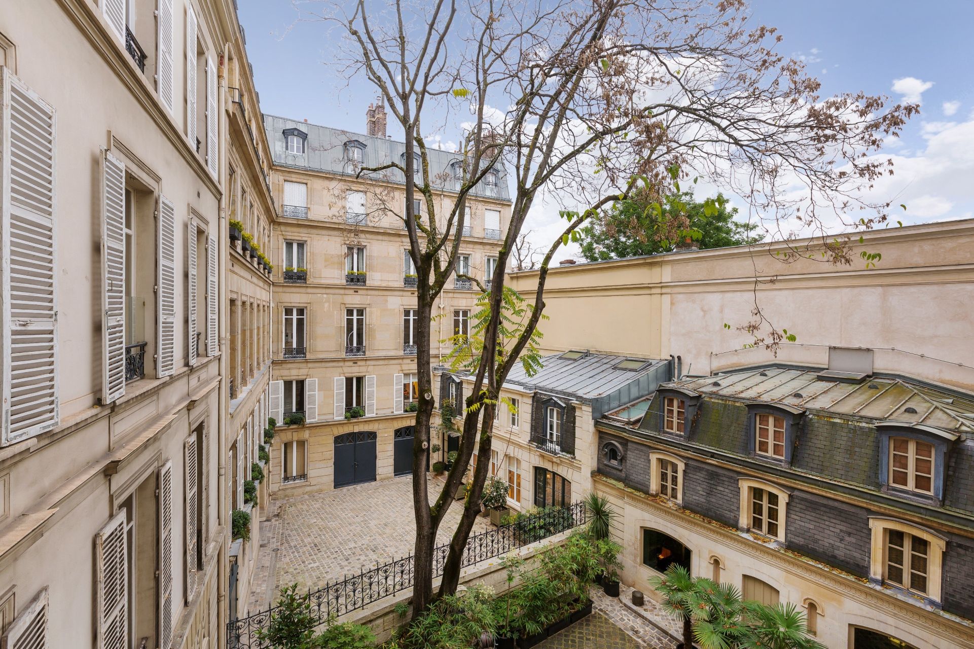 luxury apartment 7 Rooms for sale on PARIS (75008)
