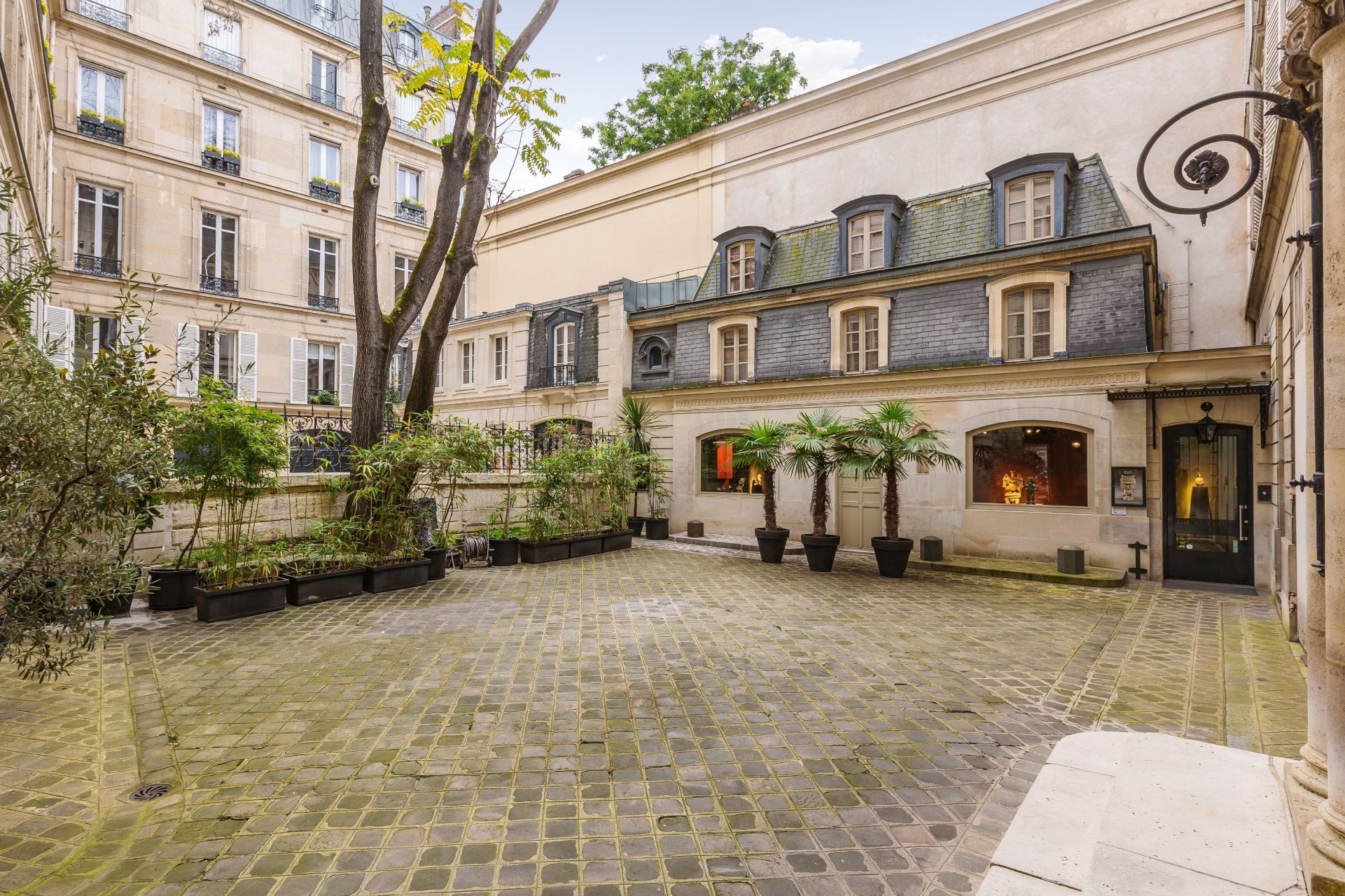 luxury apartment 7 Rooms for sale on PARIS (75008)