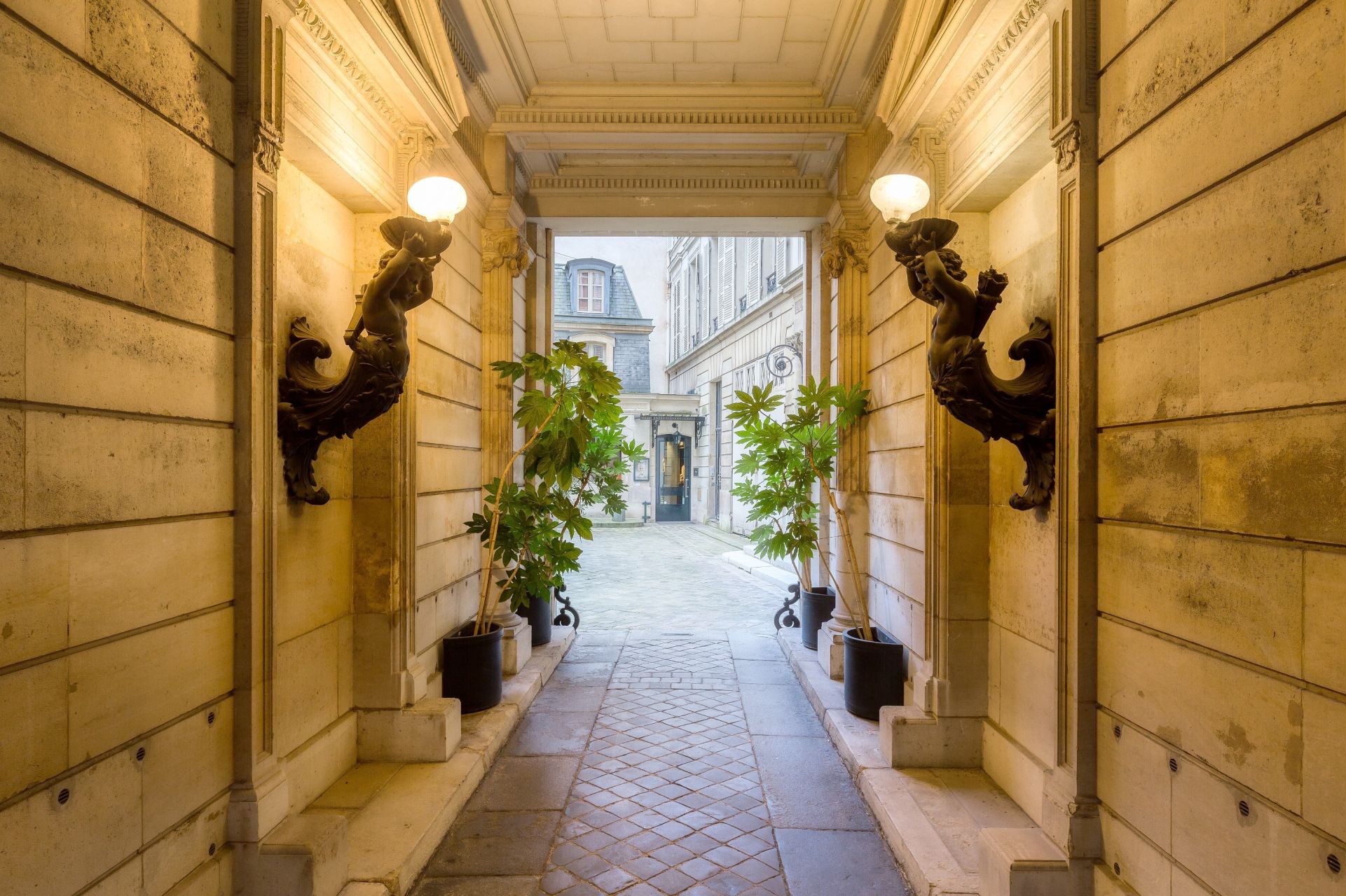 luxury apartment 7 Rooms for sale on PARIS (75008)