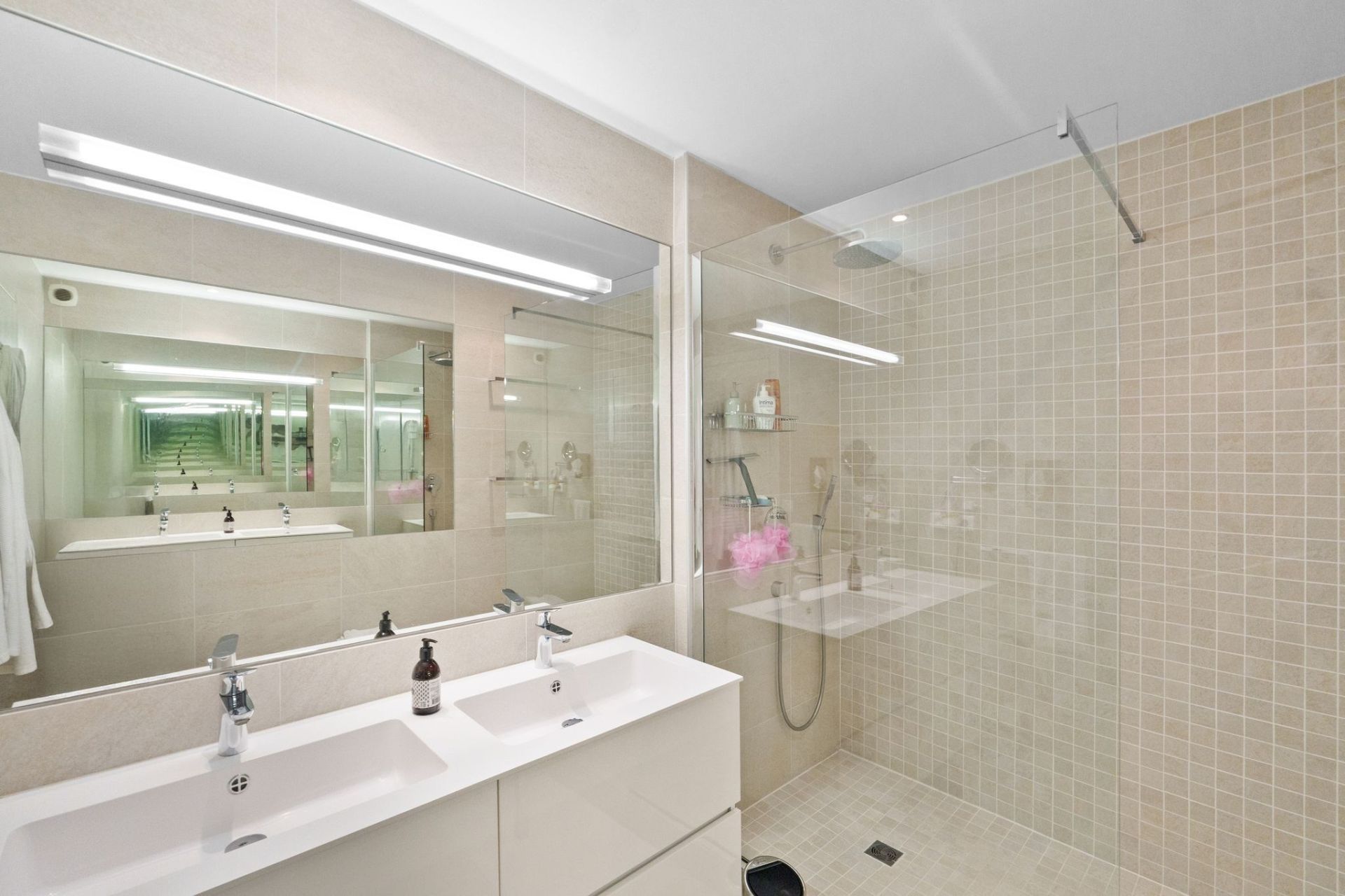 maison contemporaine 7 Pièces en vente sur THEOULE SUR MER (06590)