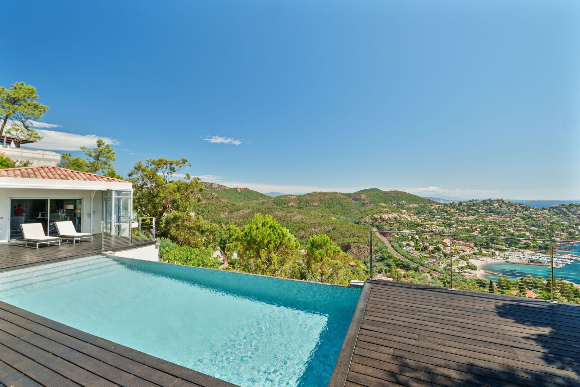 maison contemporaine 7 Pièces en vente sur THEOULE SUR MER (06590)