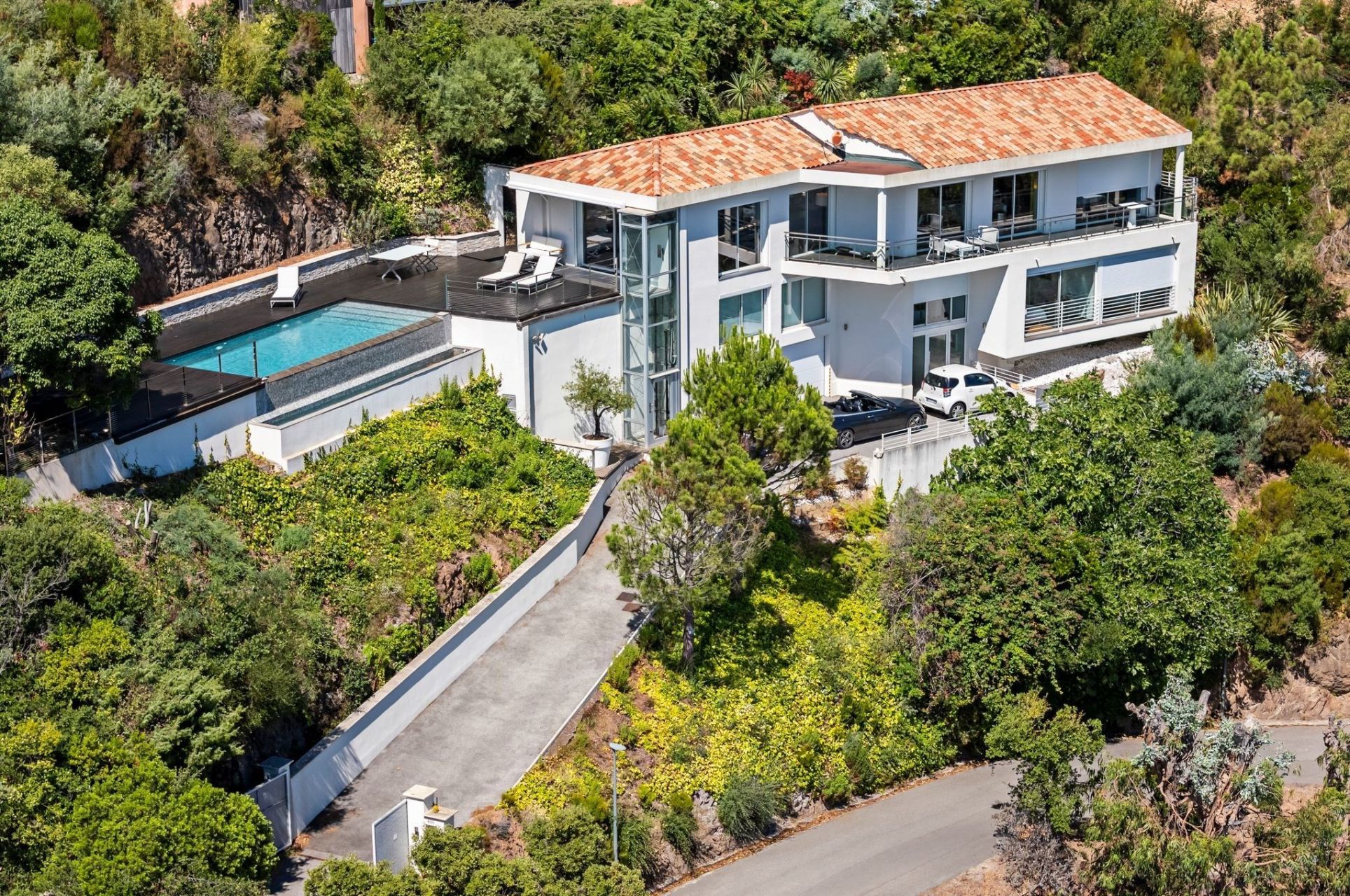 maison contemporaine 7 Pièces en vente sur THEOULE SUR MER (06590)