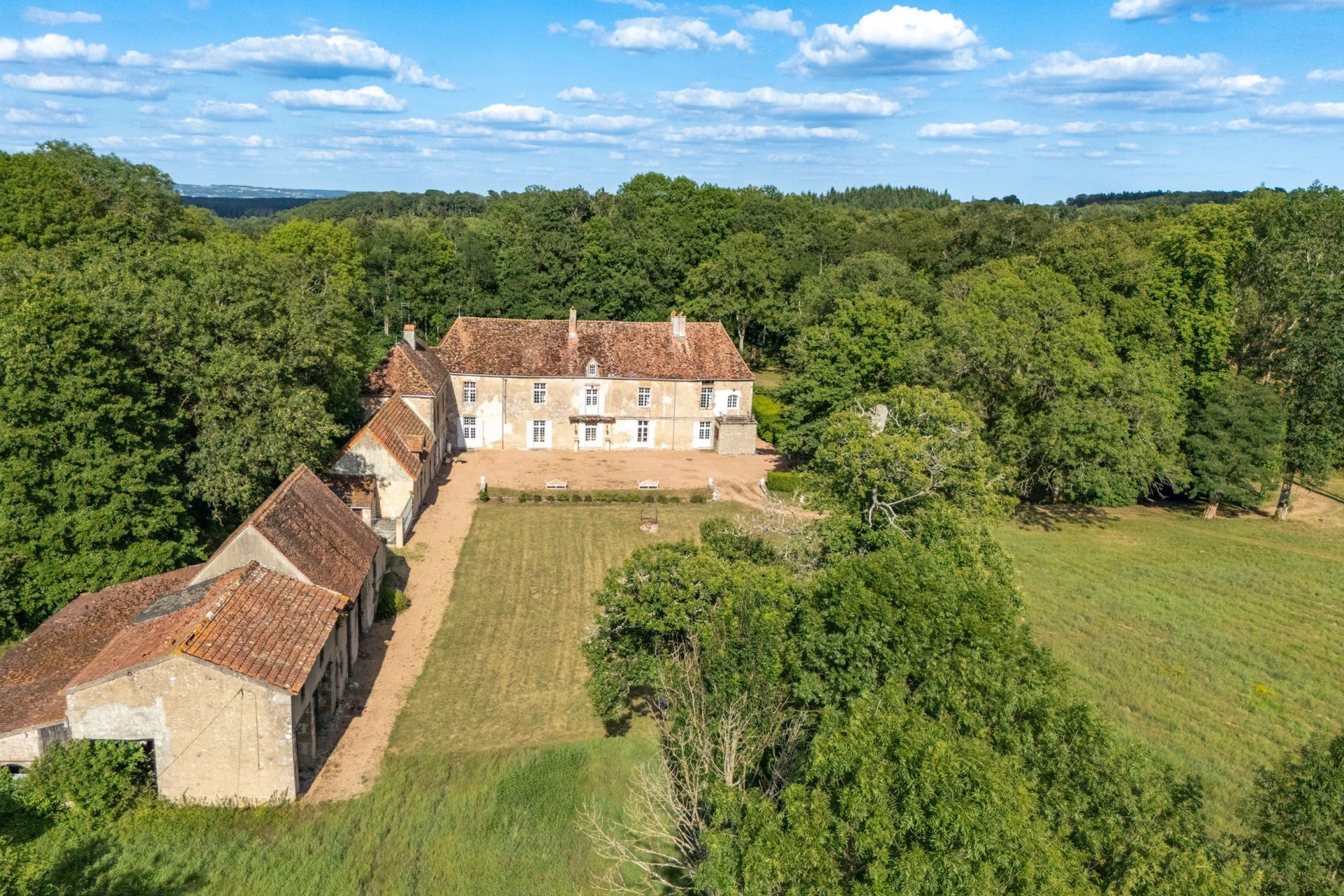 château 12 Pièces en vente sur SAULIEU (21210)