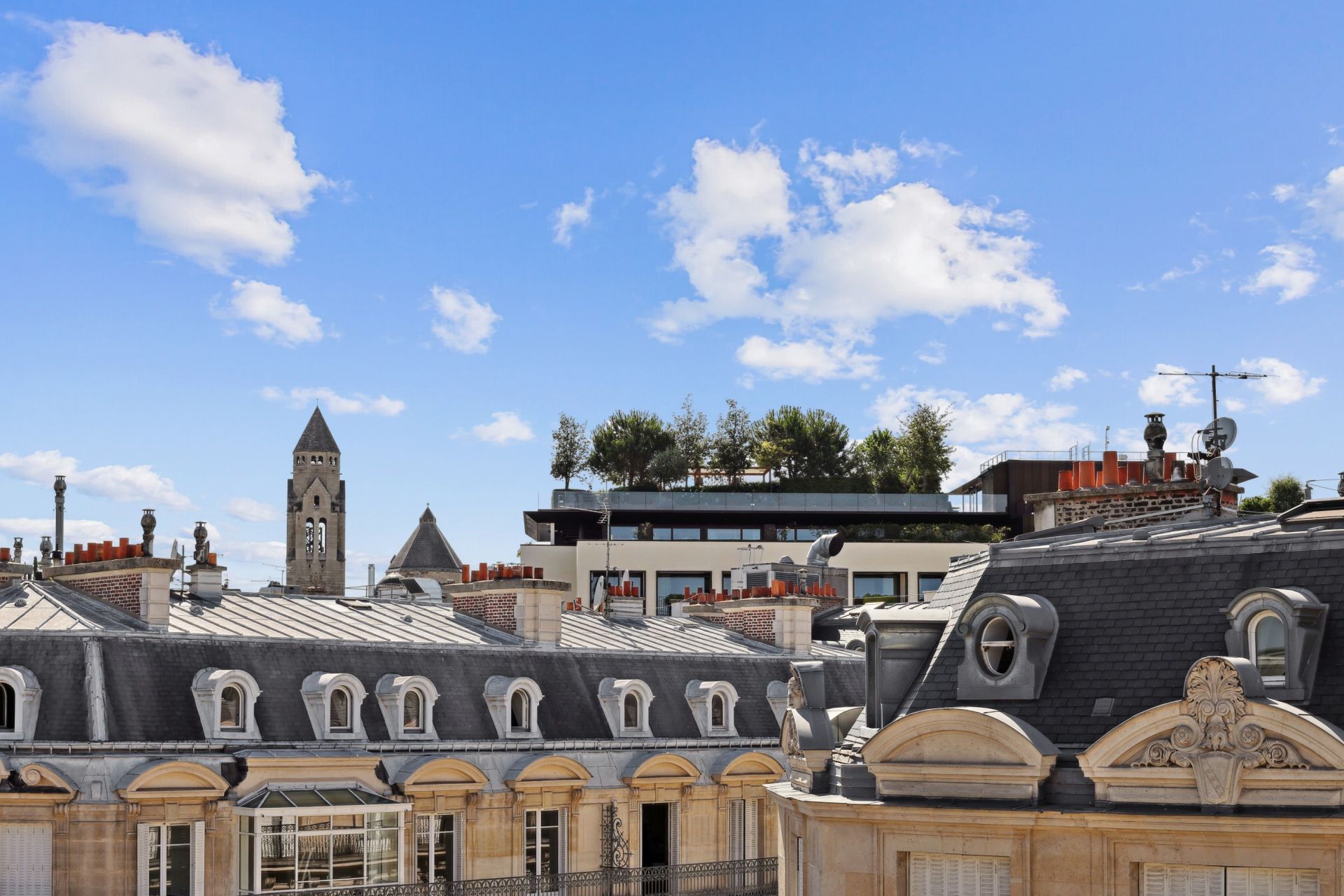 luxury apartment 1 room for sale on PARIS (75008)