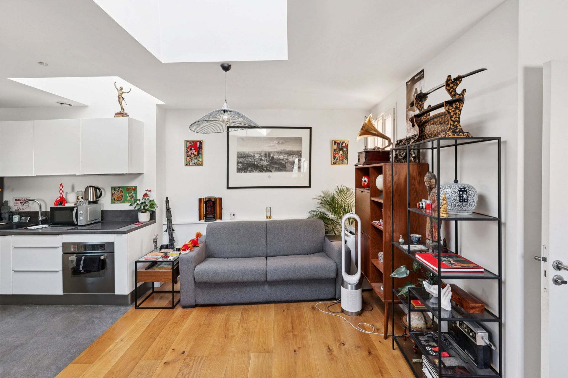 luxury apartment 1 room for sale on PARIS (75008)