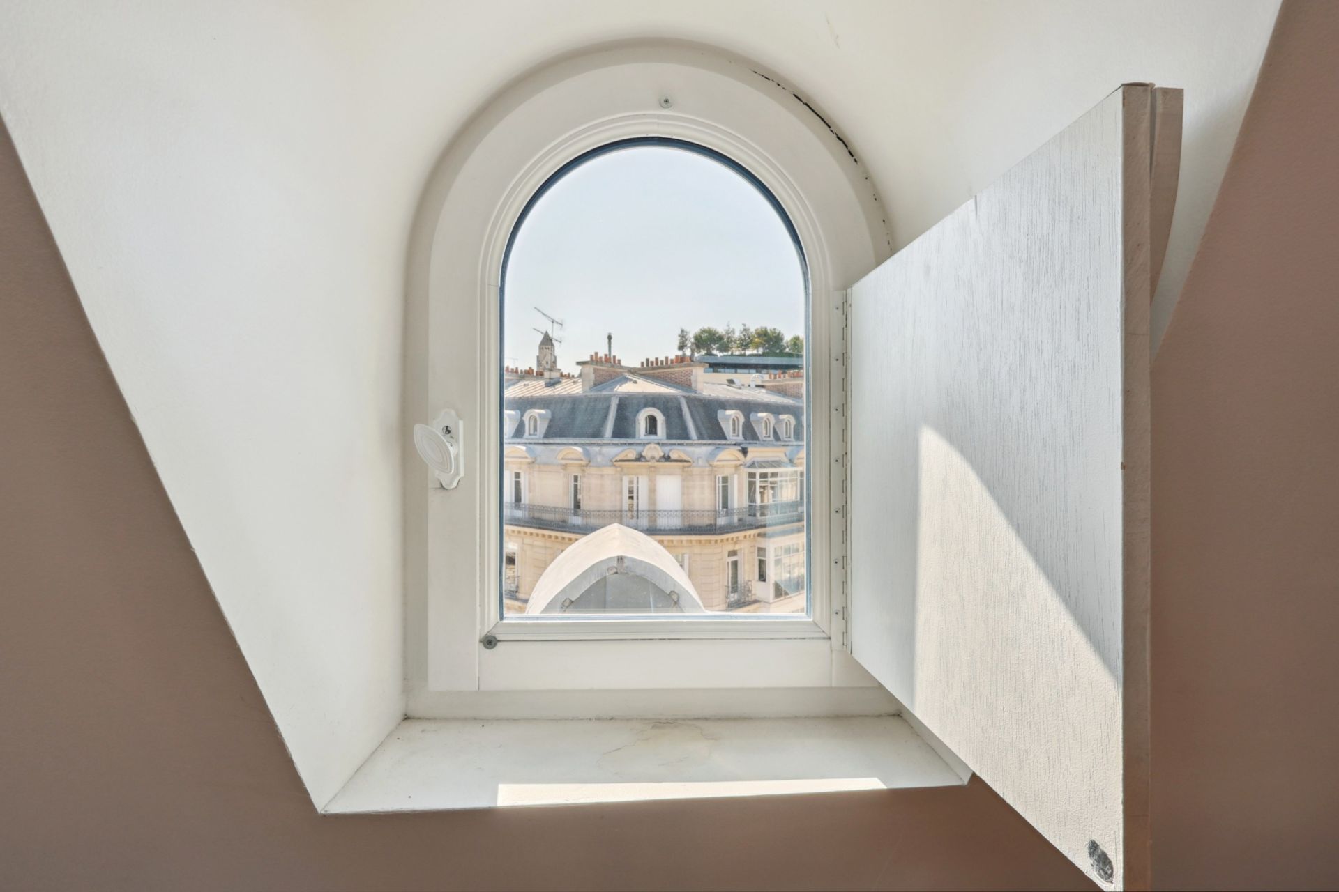 luxury apartment 1 room for sale on PARIS (75008)