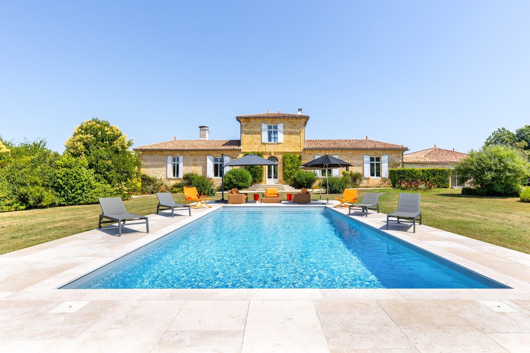 luxury property 14 Rooms for sale on BORDEAUX (33000)