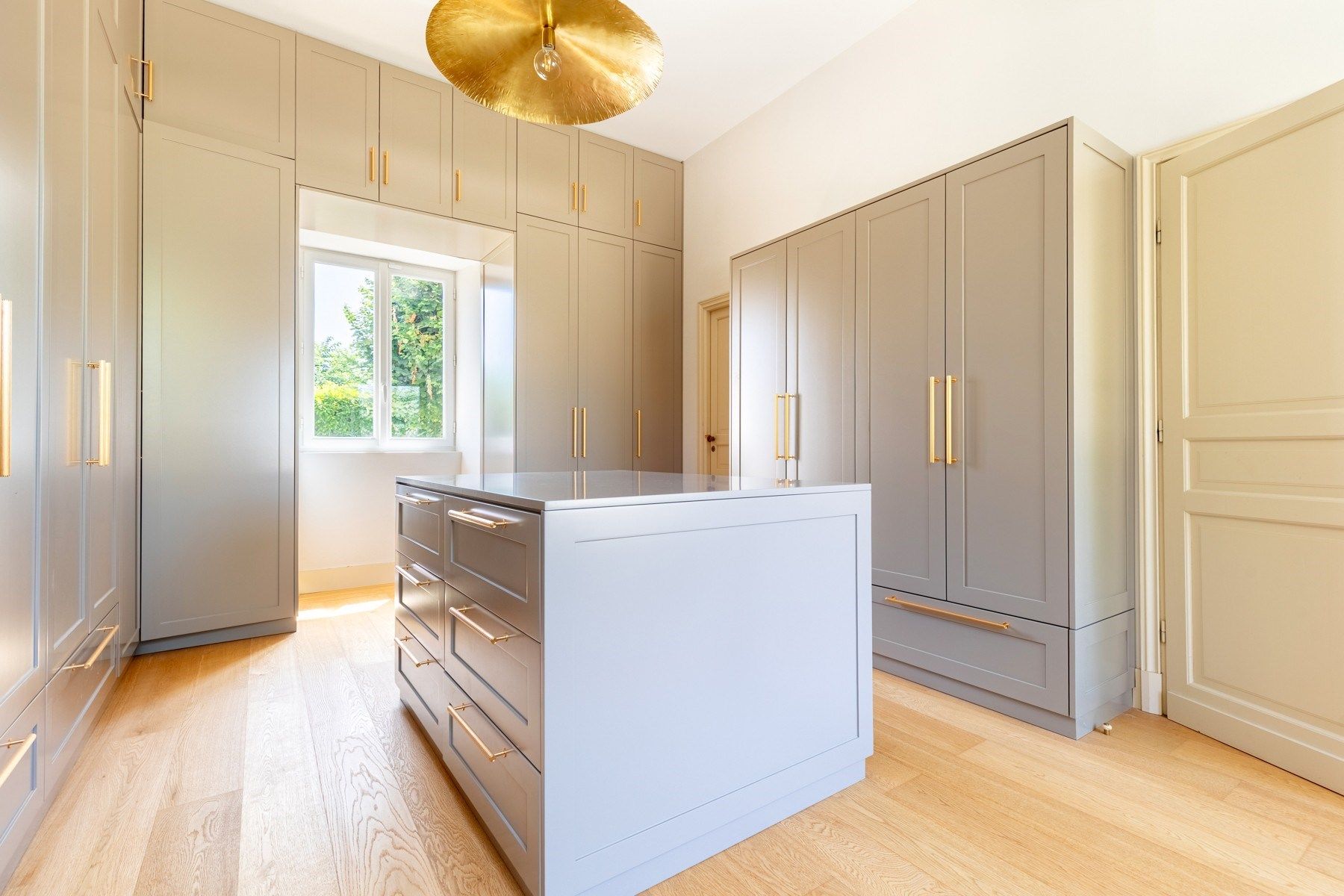 luxury property 14 Rooms for sale on BORDEAUX (33000)