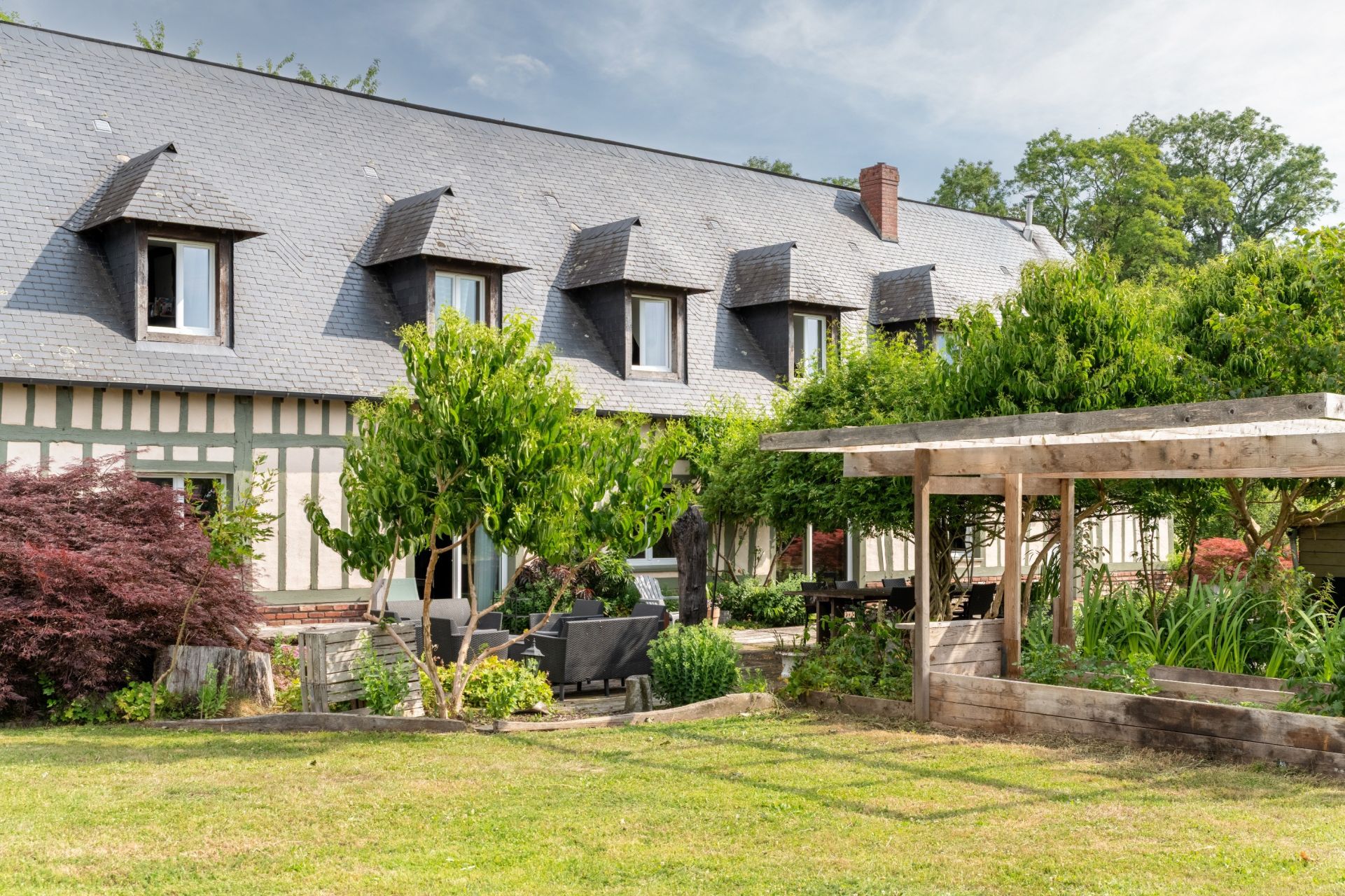 luxury house 7 Rooms for sale on BARENTIN (76360)