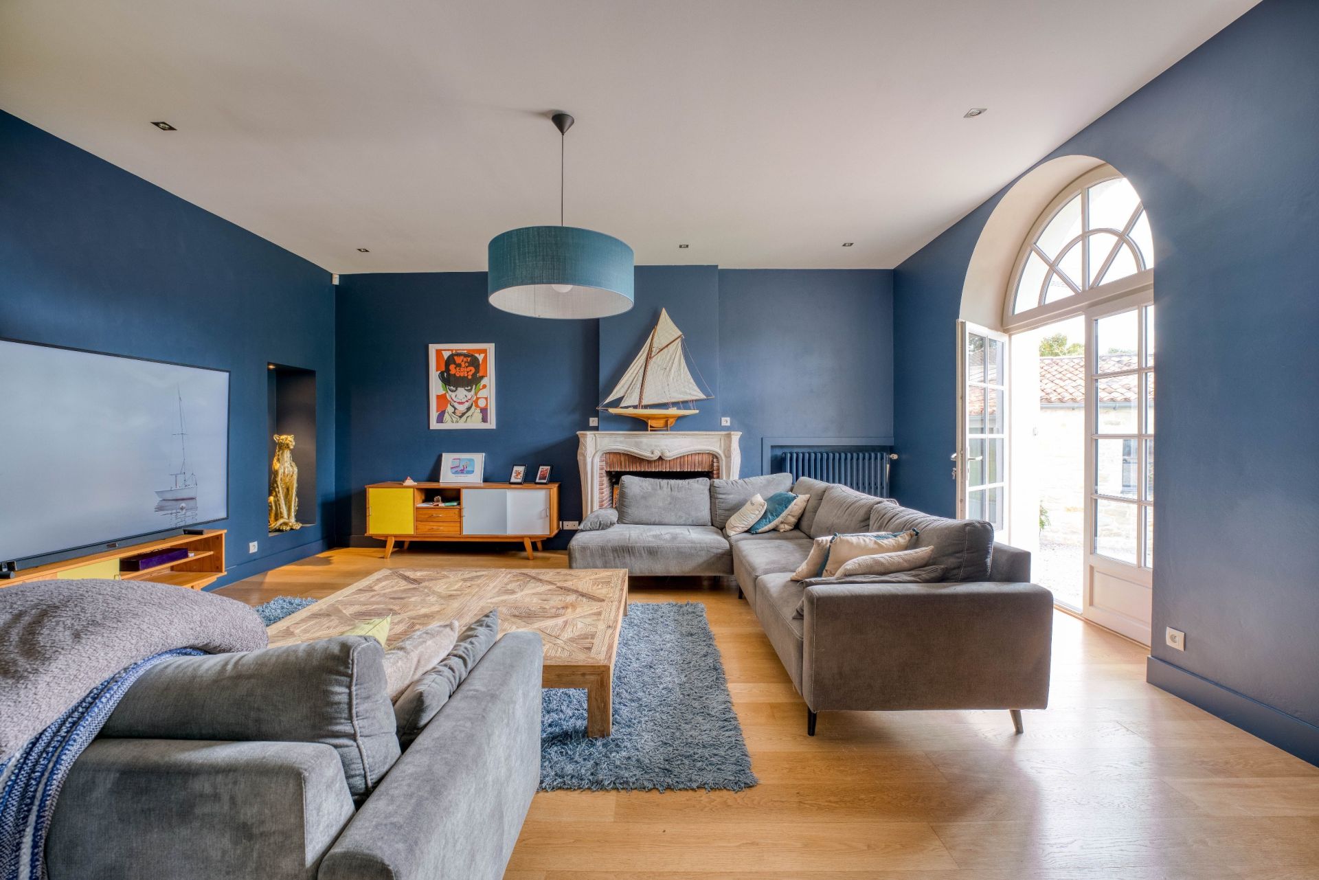 luxury house 7 Rooms for sale on LA ROCHELLE (17000)