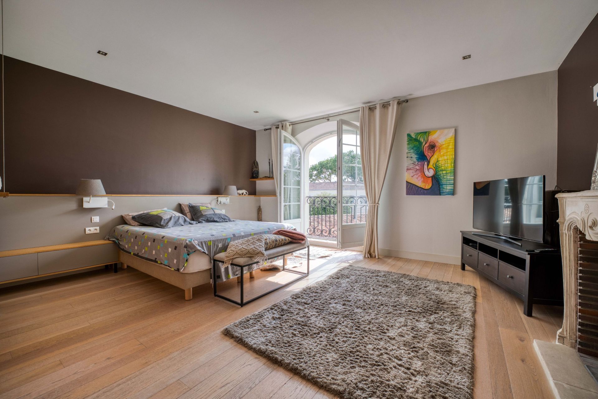 luxury house 7 Rooms for sale on LA ROCHELLE (17000)