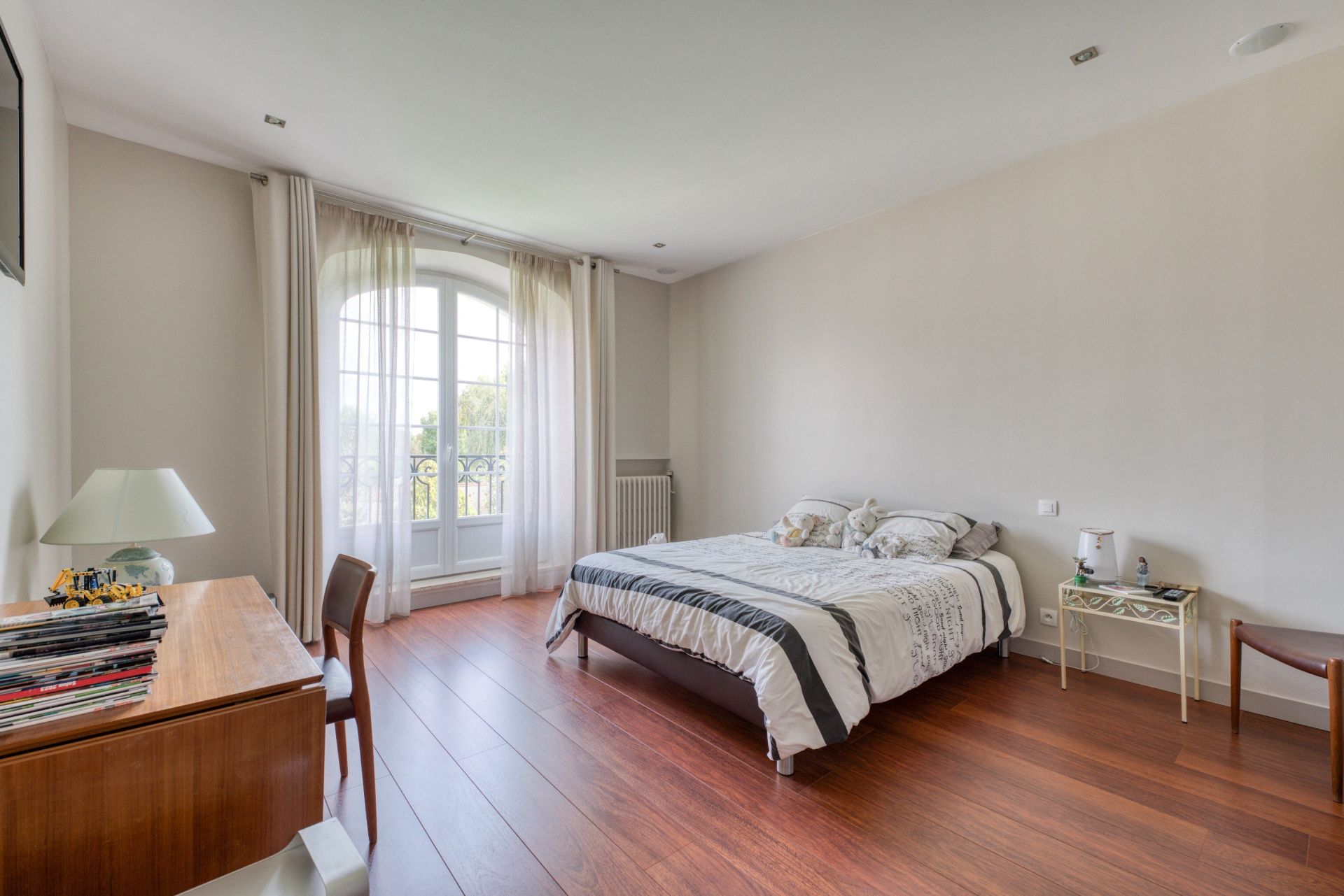 luxury house 7 Rooms for sale on LA ROCHELLE (17000)