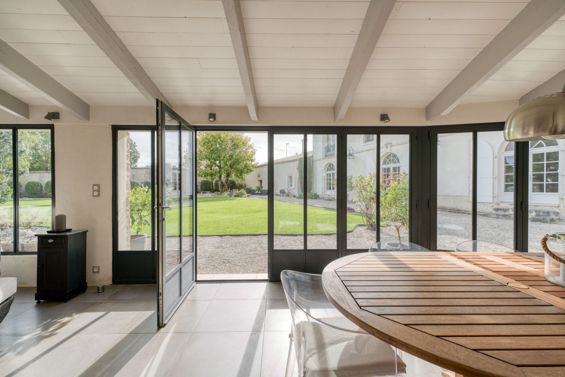 luxury house 7 Rooms for sale on LA ROCHELLE (17000)