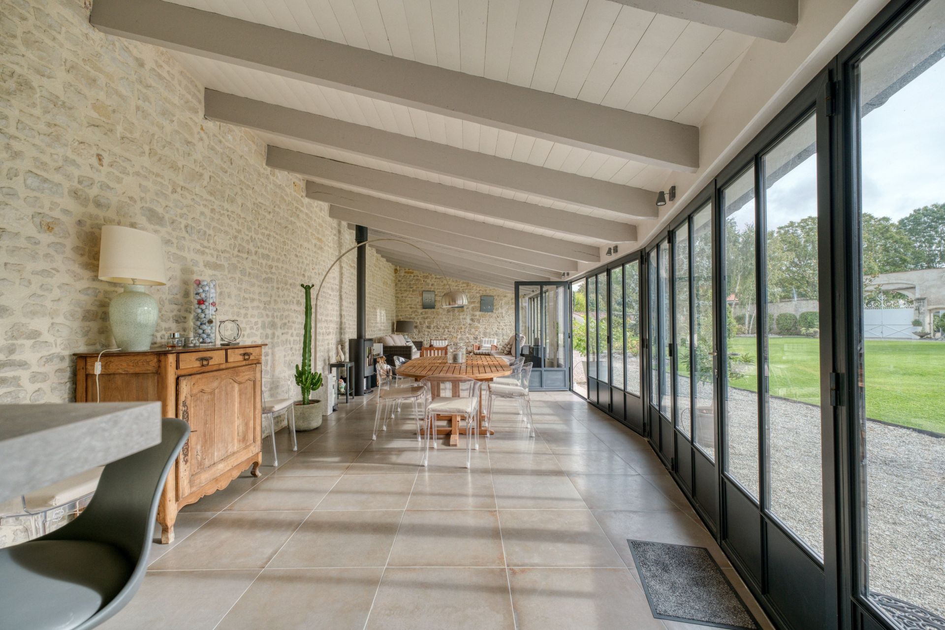 luxury house 7 Rooms for sale on LA ROCHELLE (17000)