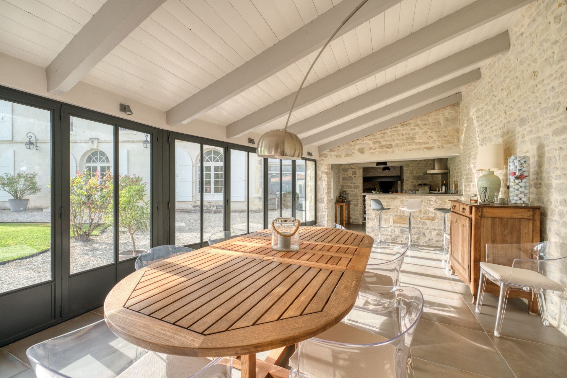 luxury house 7 Rooms for sale on LA ROCHELLE (17000)