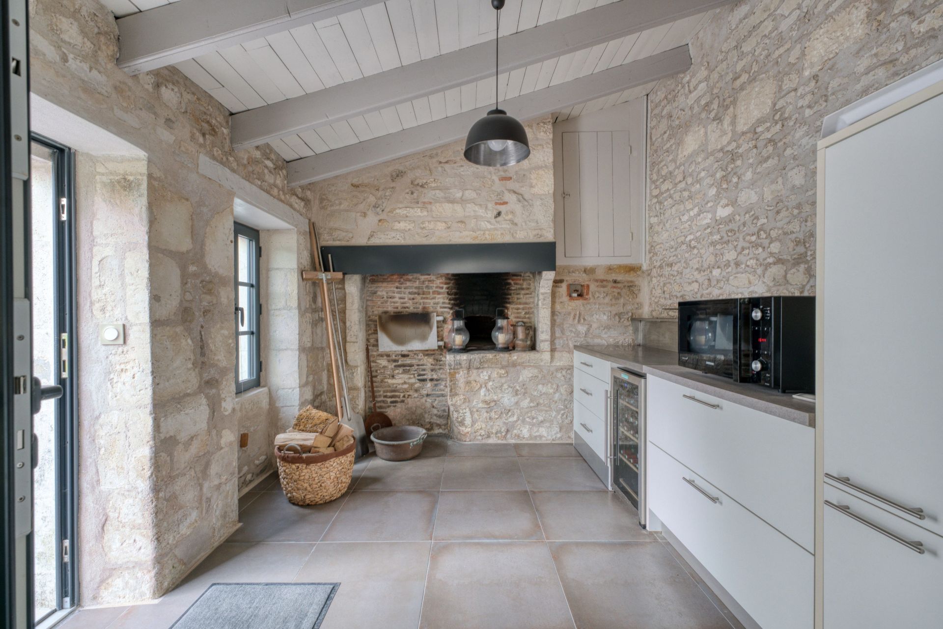 luxury house 7 Rooms for sale on LA ROCHELLE (17000)