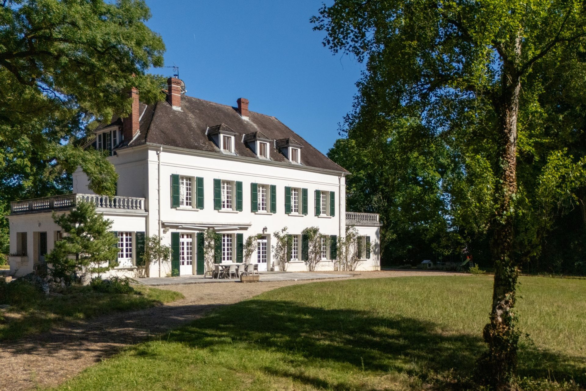 mansion 15 Rooms for sale on DOLE (39100)