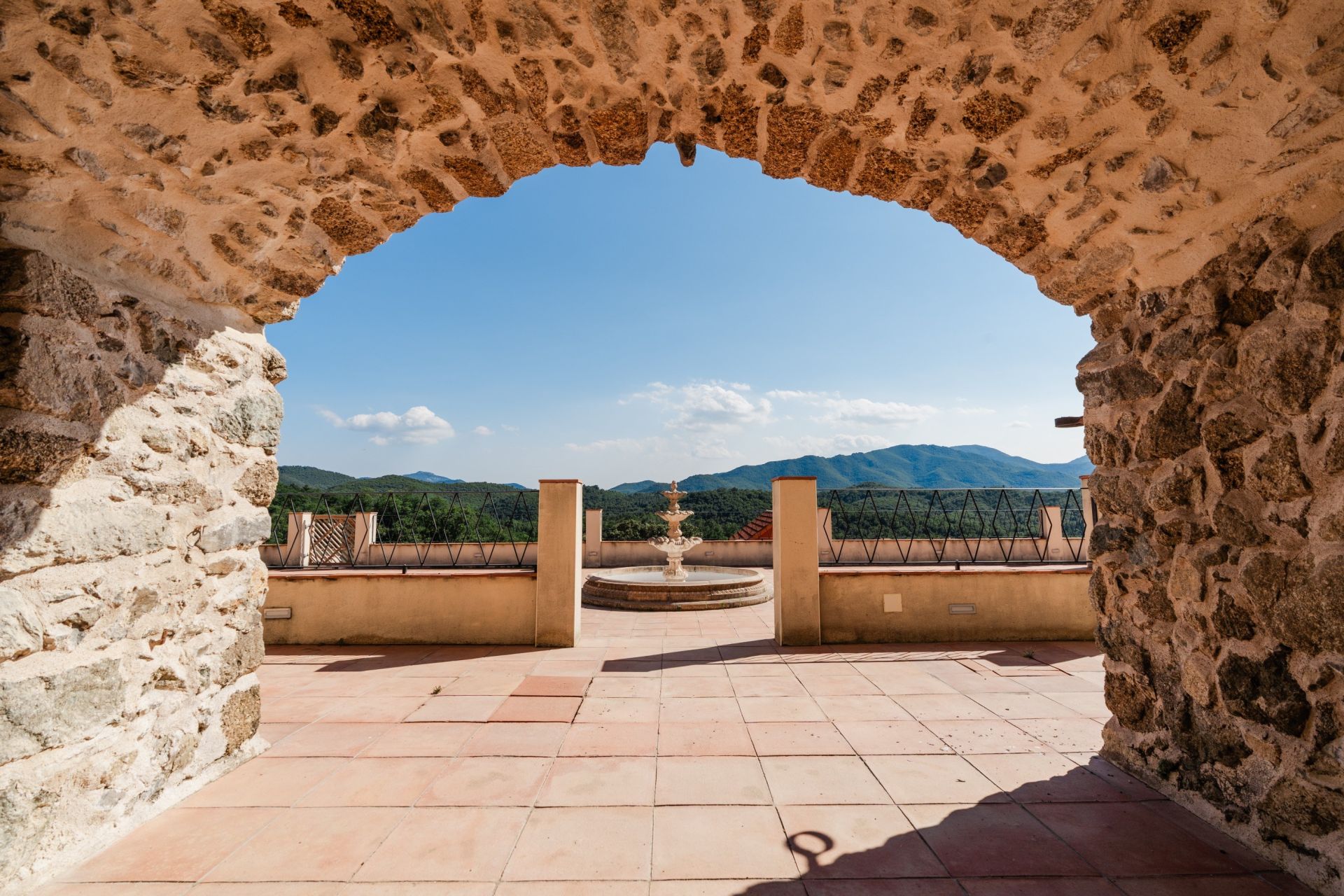 maison de luxe 14 Pièces en vente sur ST LAURENT DE CERDANS (66260)