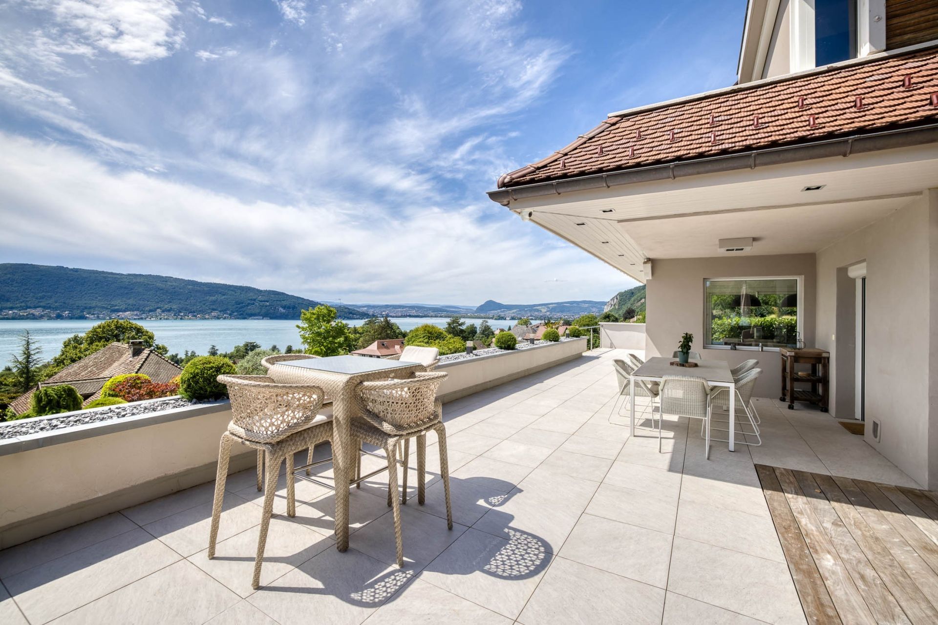 luxury house 7 Rooms for sale on VEYRIER DU LAC (74290)