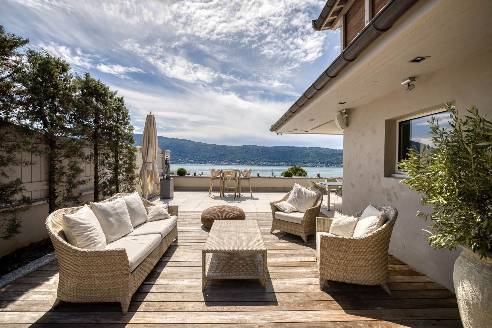 luxury house 7 Rooms for sale on VEYRIER DU LAC (74290)