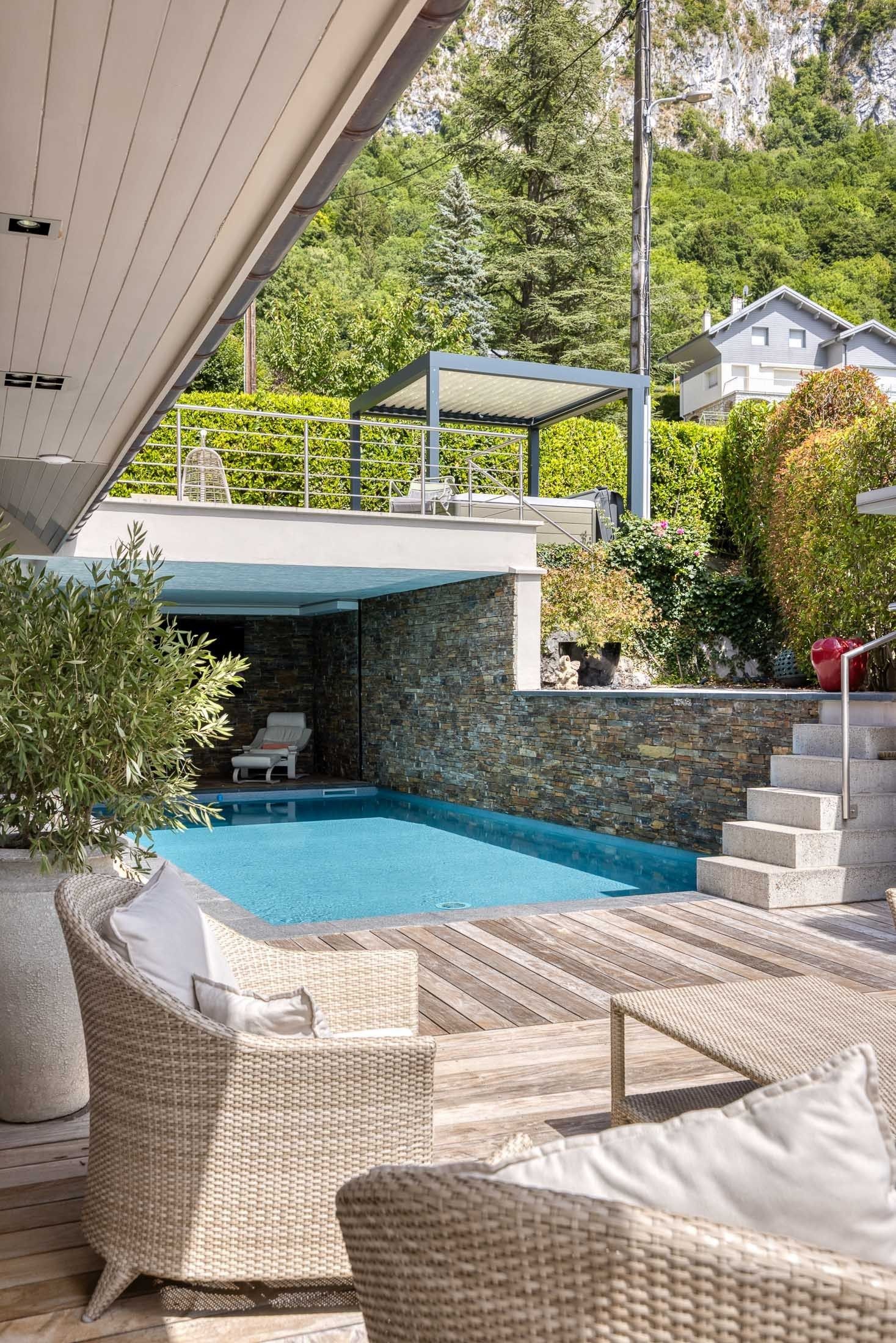 luxury house 7 Rooms for sale on VEYRIER DU LAC (74290)