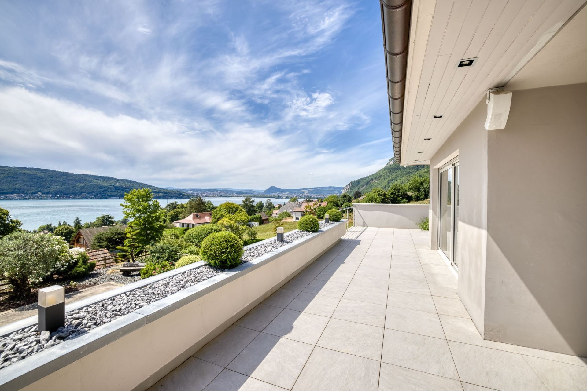 luxury house 7 Rooms for sale on VEYRIER DU LAC (74290)