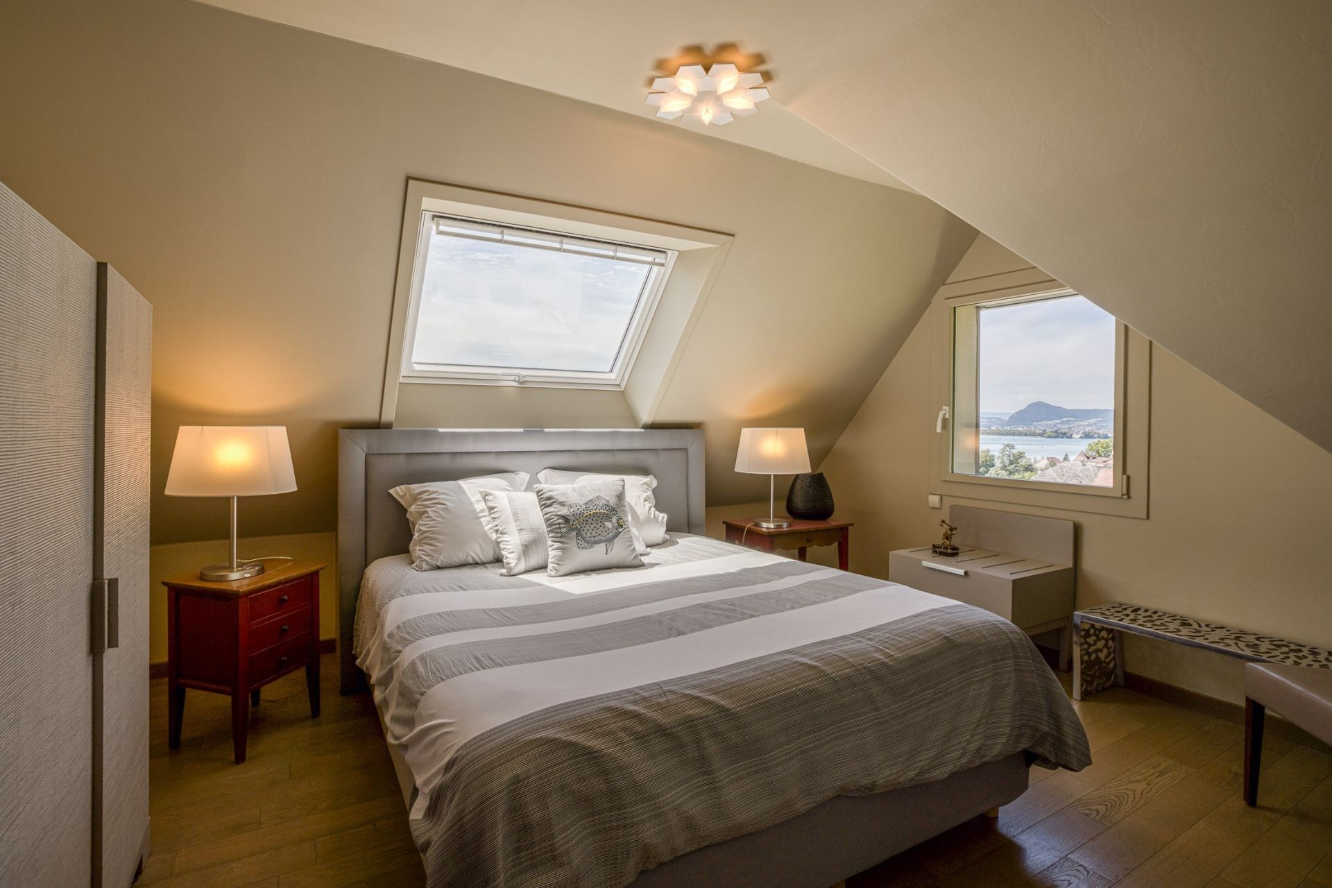 luxury house 7 Rooms for sale on VEYRIER DU LAC (74290)