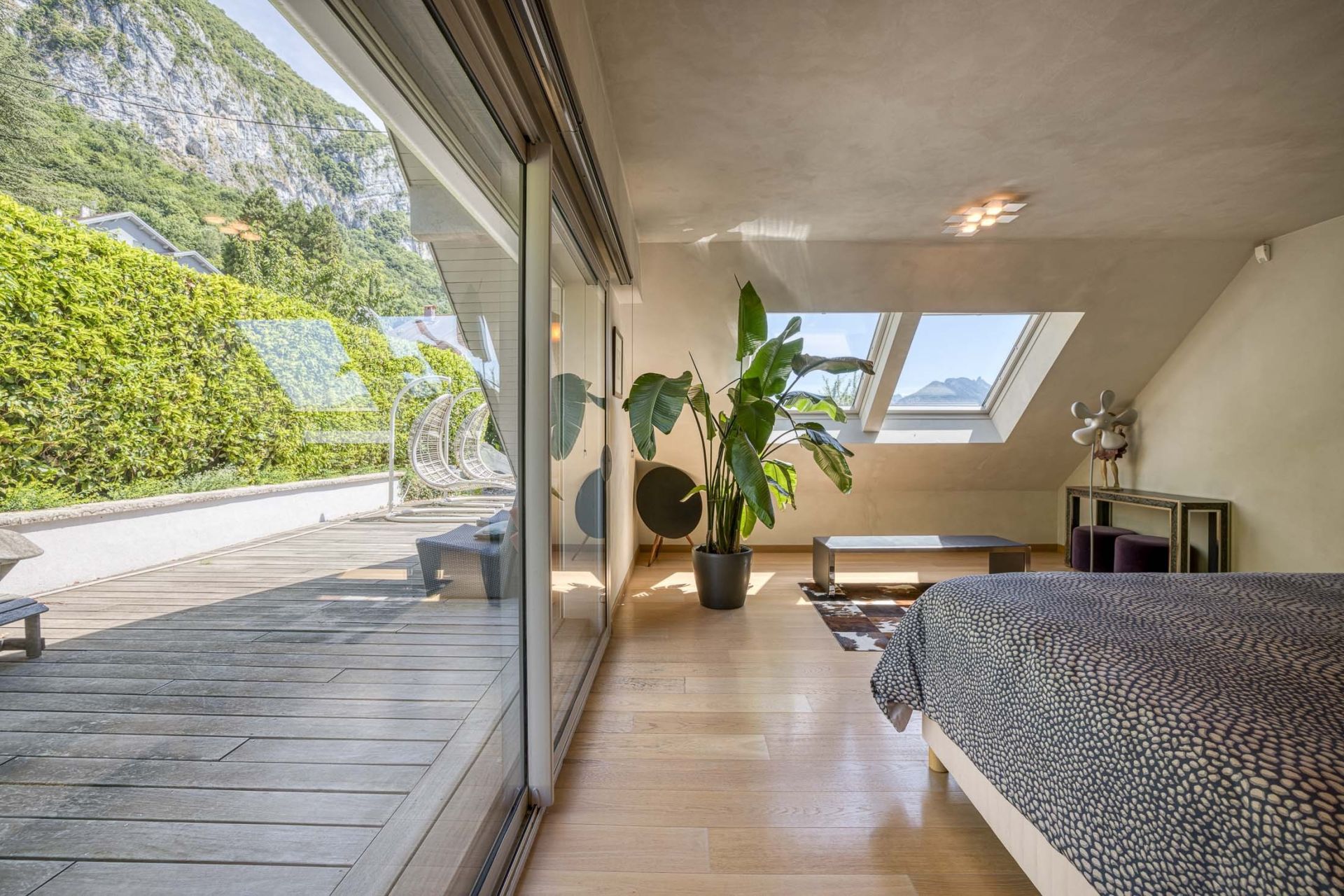 luxury house 7 Rooms for sale on VEYRIER DU LAC (74290)