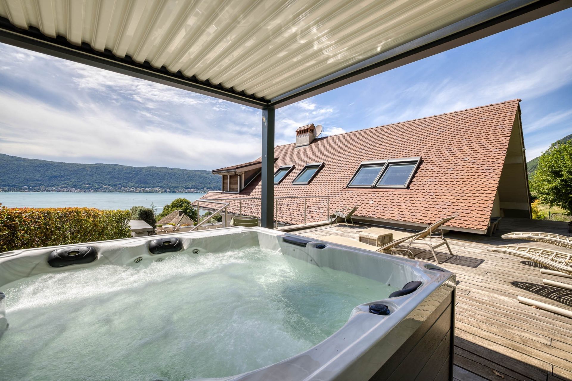 luxury house 7 Rooms for sale on VEYRIER DU LAC (74290)