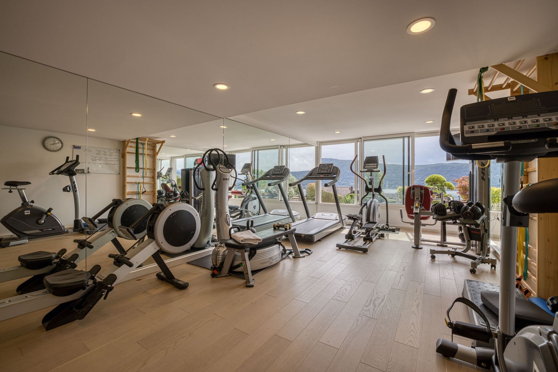 luxury house 7 Rooms for sale on VEYRIER DU LAC (74290)