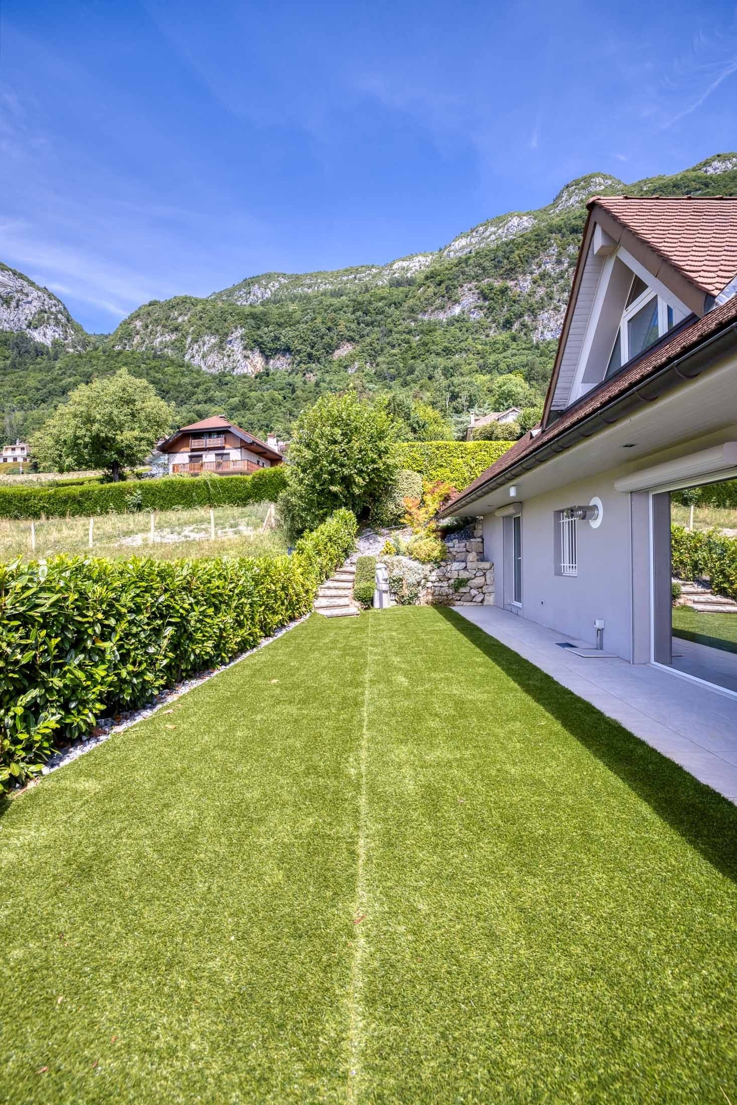 luxury house 7 Rooms for sale on VEYRIER DU LAC (74290)