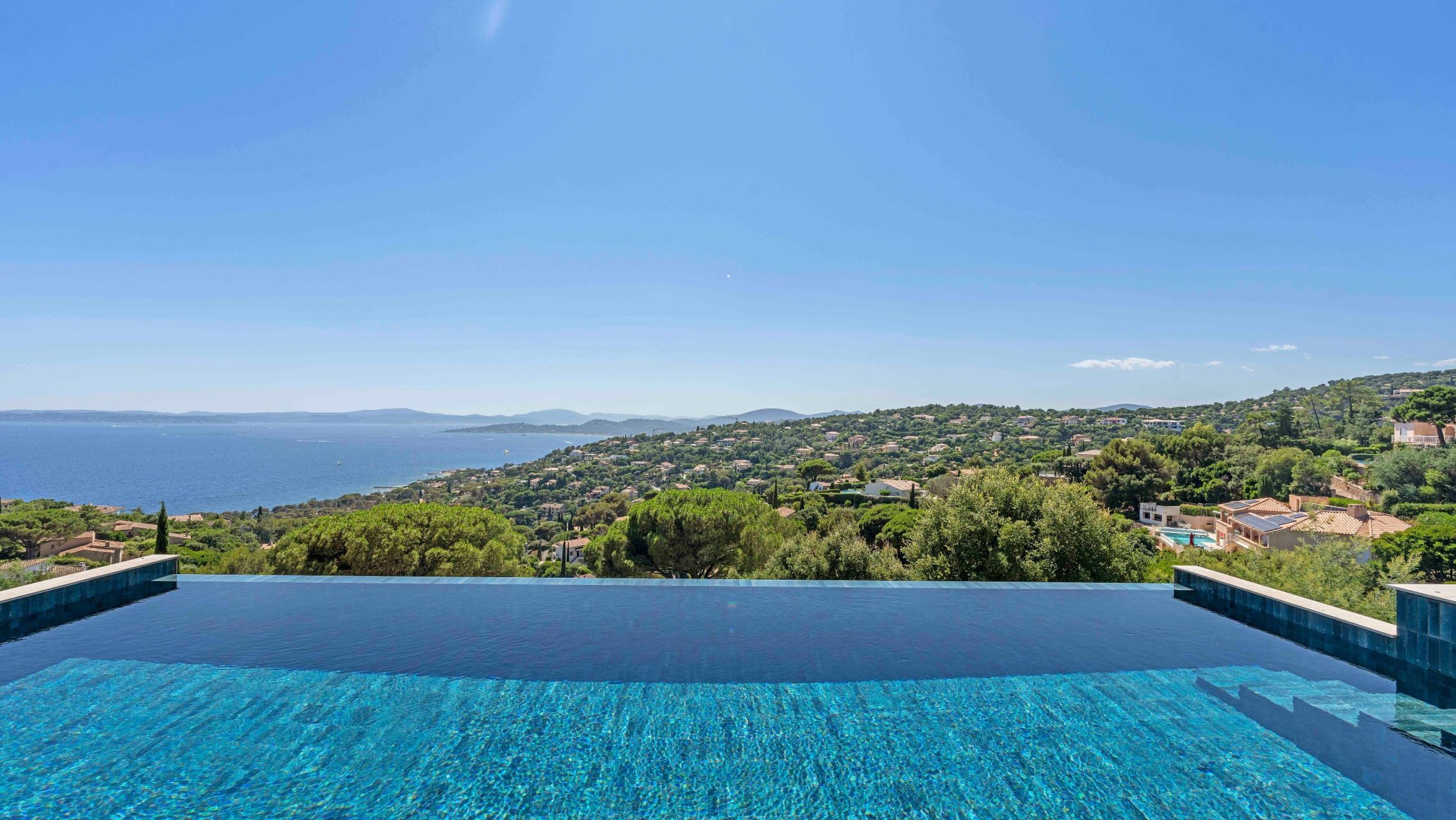 villa de luxe 6 Pièces en vente sur LES ISSAMBRES (83380)