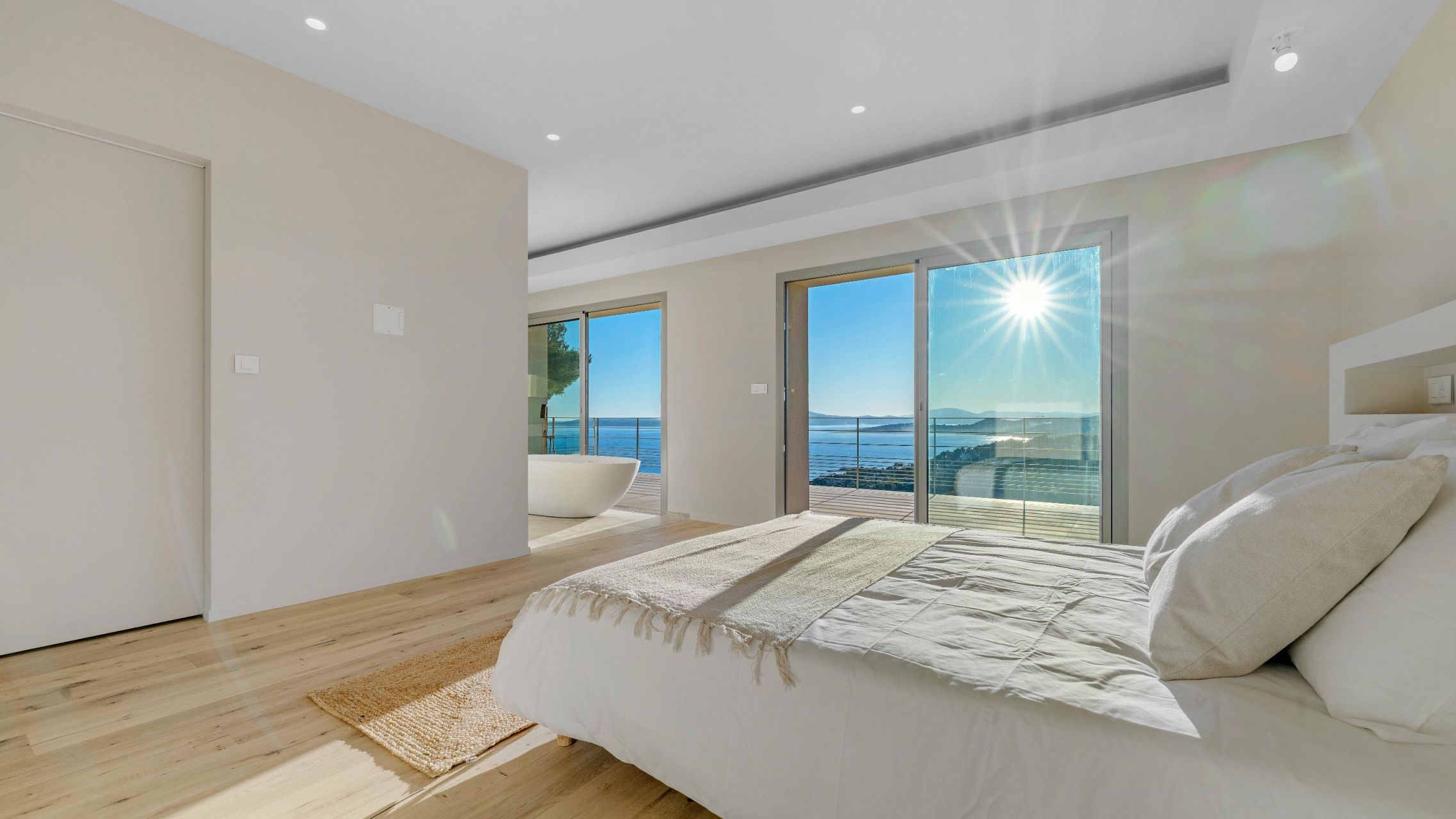 villa de luxe 6 Pièces en vente sur LES ISSAMBRES (83380)