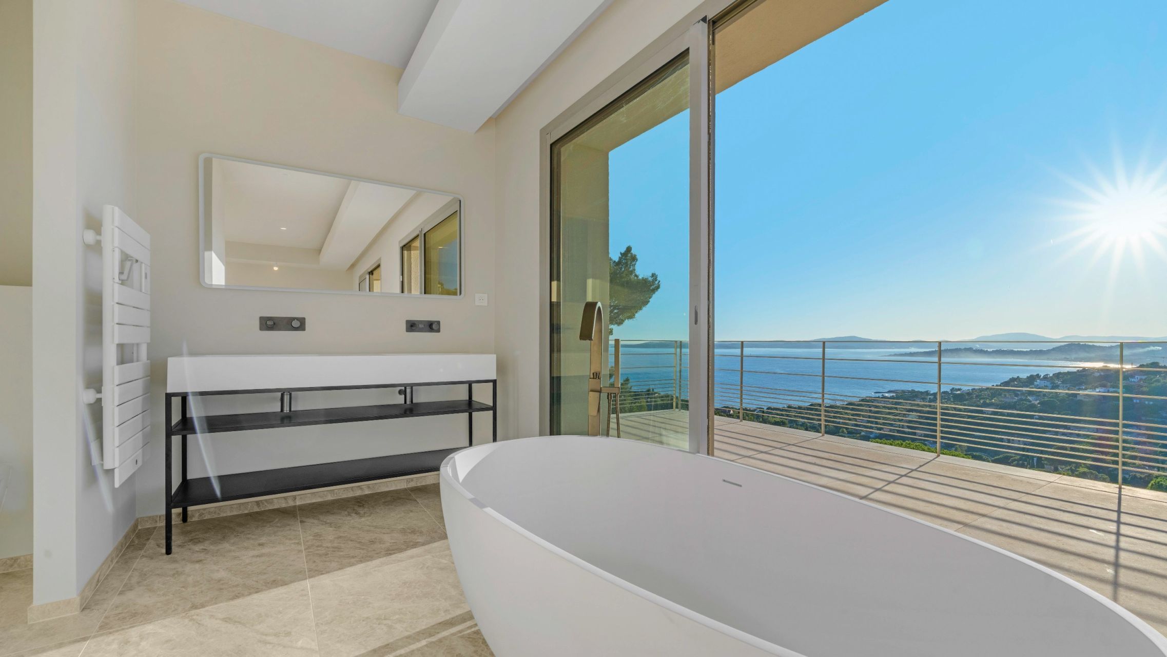 villa de luxe 6 Pièces en vente sur LES ISSAMBRES (83380)