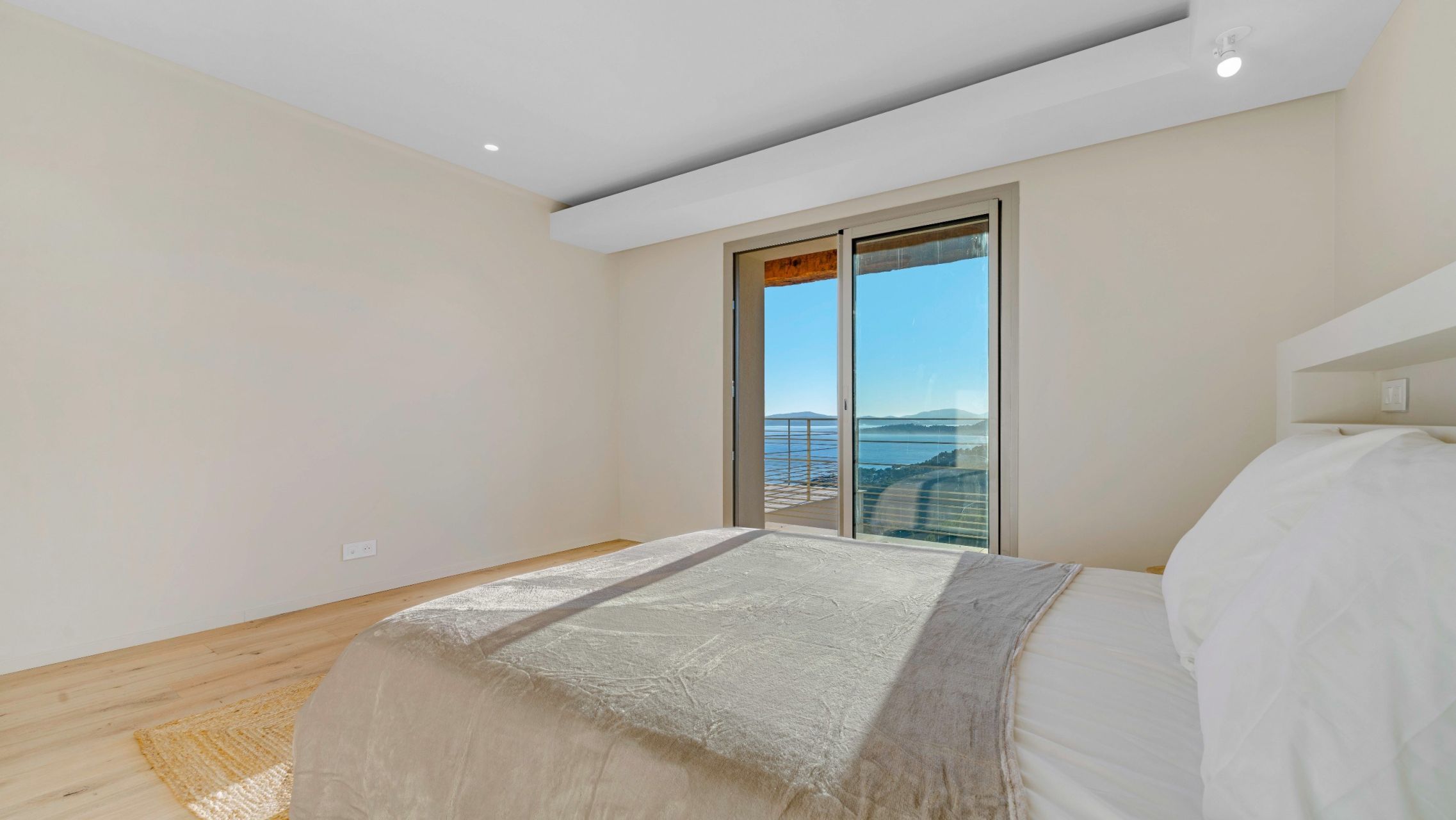 villa de luxe 6 Pièces en vente sur LES ISSAMBRES (83380)